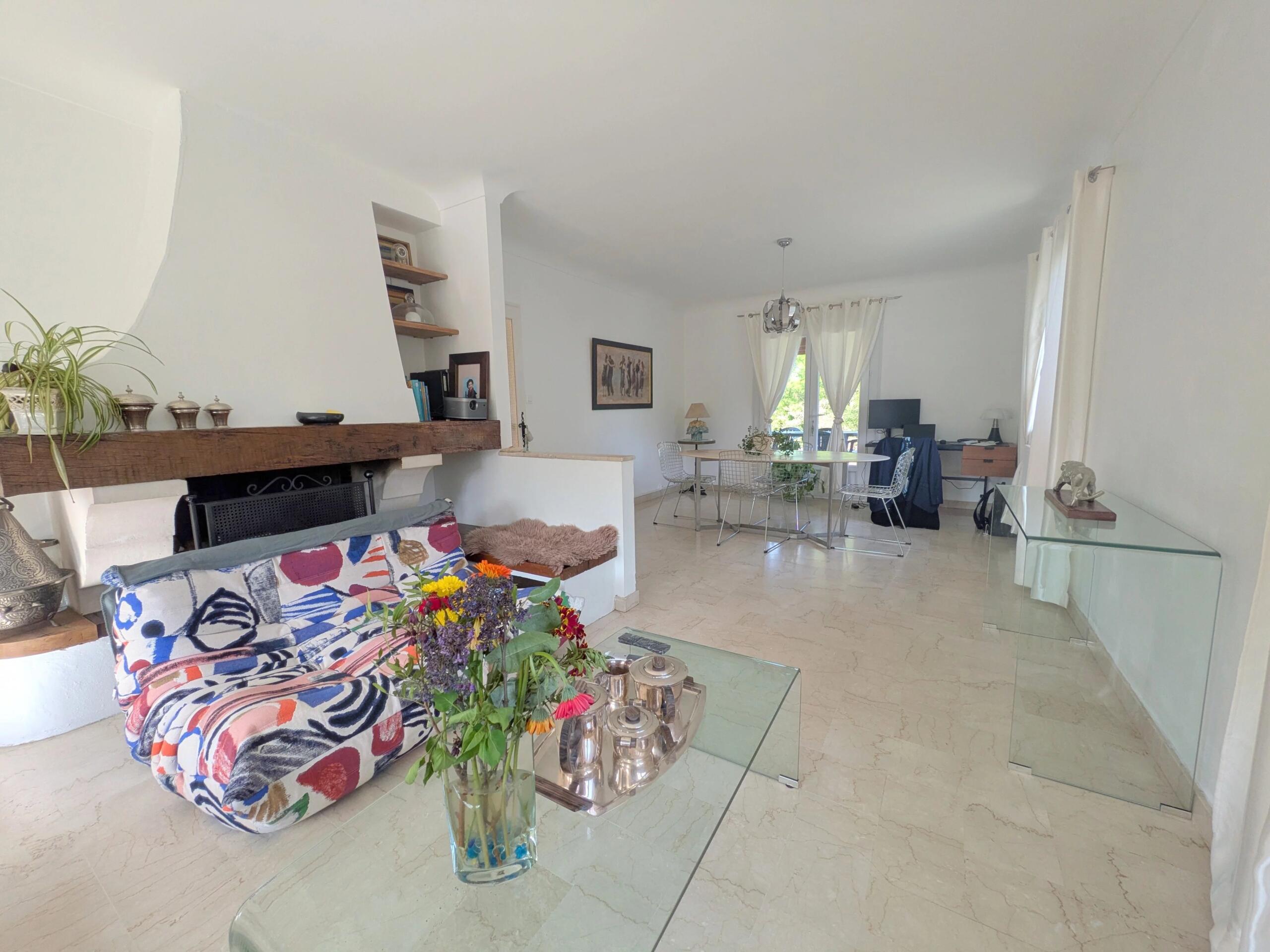 3 bed house plus 2 independent guest accommodations, Poitou-Charentes – France – BVI85419