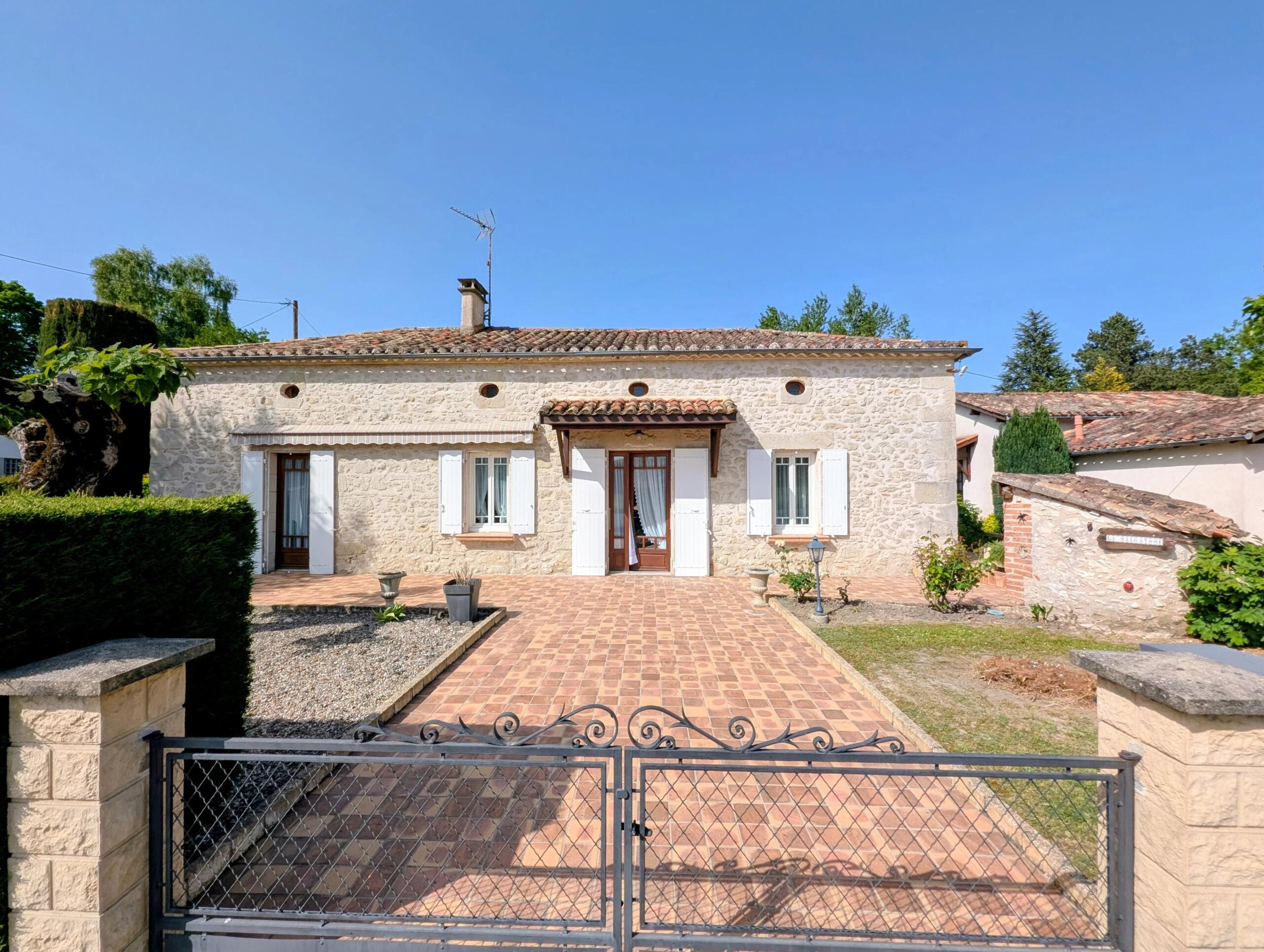 Charming stone house on the edge of a village with large garden, Aquitaine – France – BVI85418