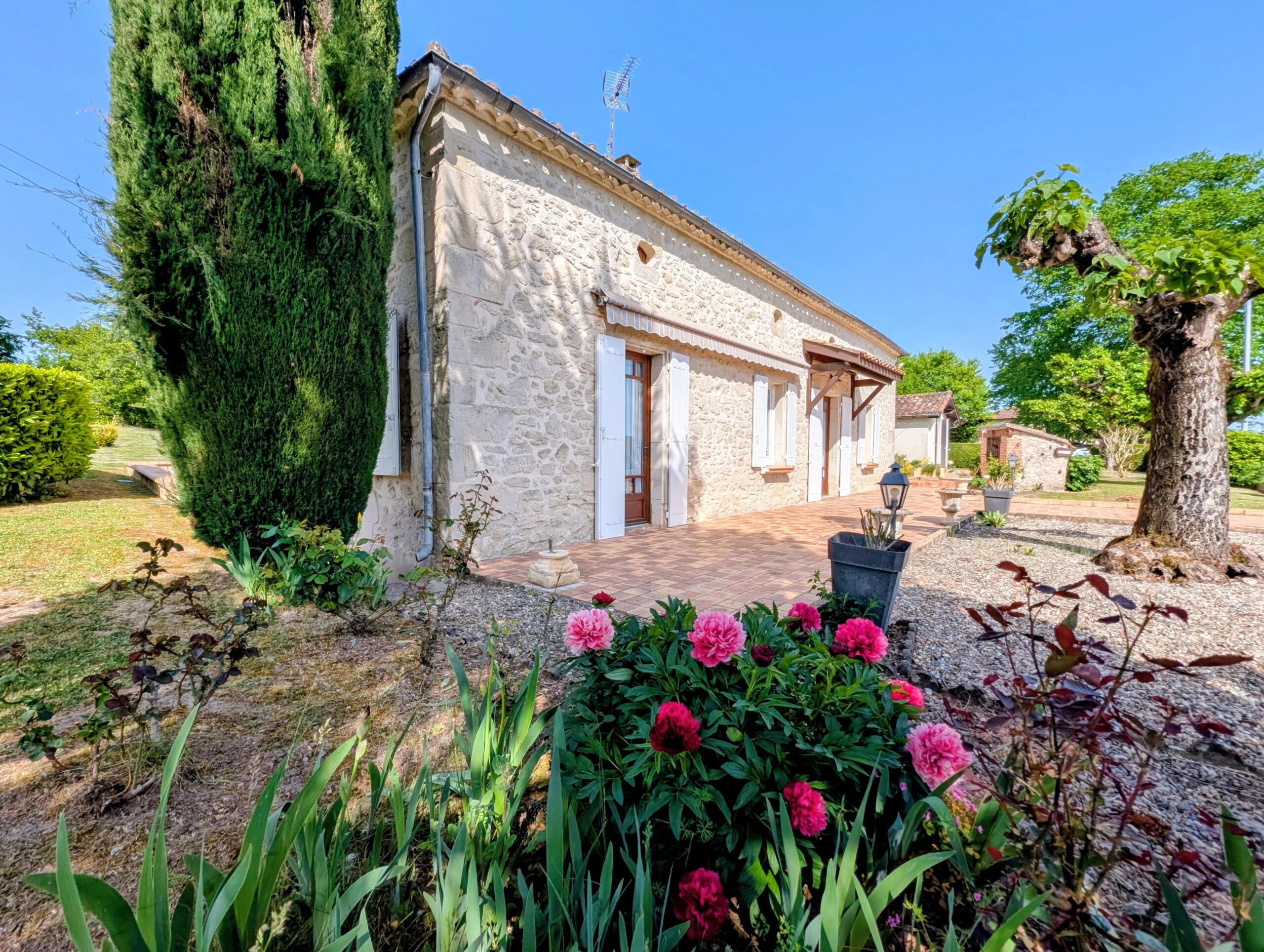 Charming stone house on the edge of a village with large garden, Aquitaine – France – BVI85418