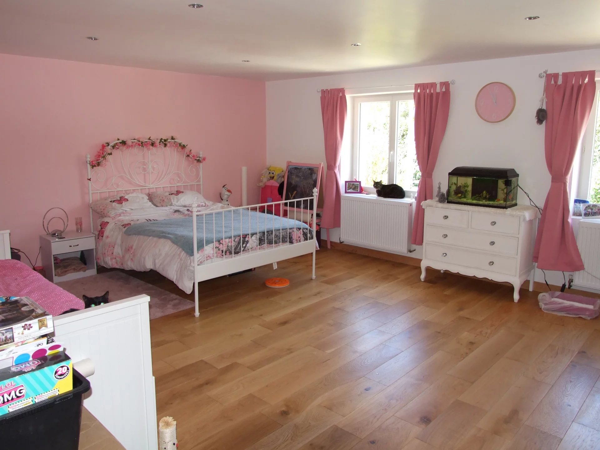 Fabulous refurbished 6 bedroom, 5 bathroom house 2 gites and 2 lakes, Poitou-Charentes – France – BVI81621