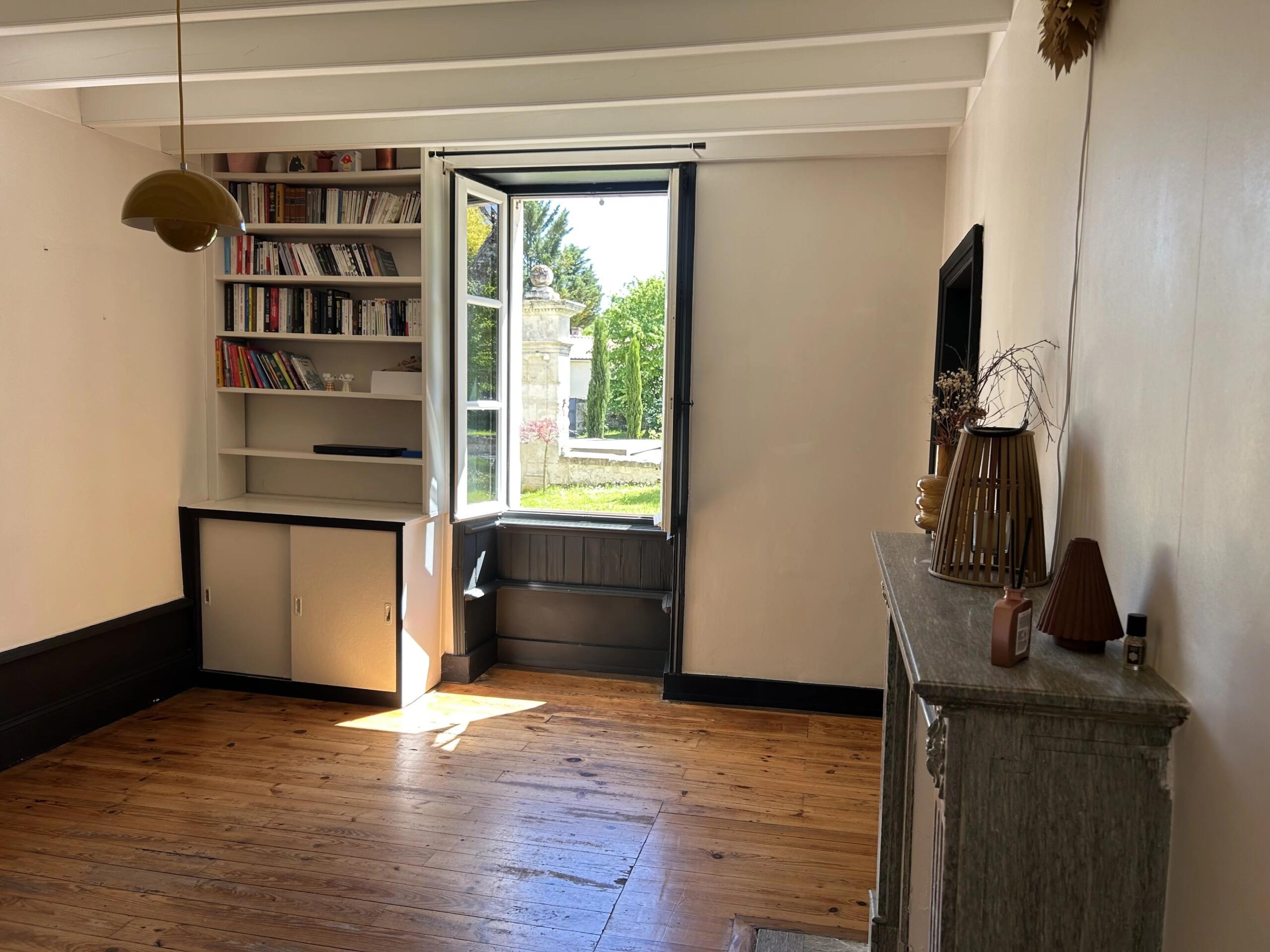 Charming property with guest house, barn, and swimming pool – Strong potential!, Poitou-Charentes – France – BVI85080