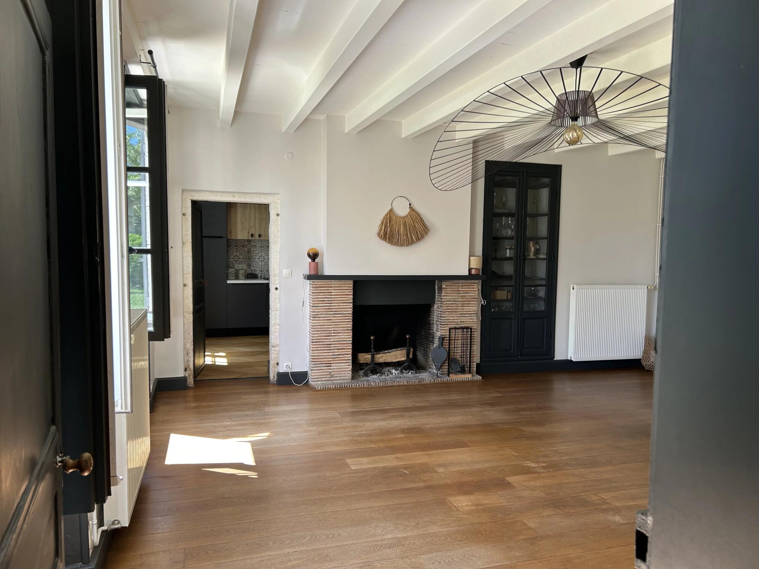 Charming property with guest house, barn, and swimming pool – Strong potential!, Poitou-Charentes – France – BVI85080