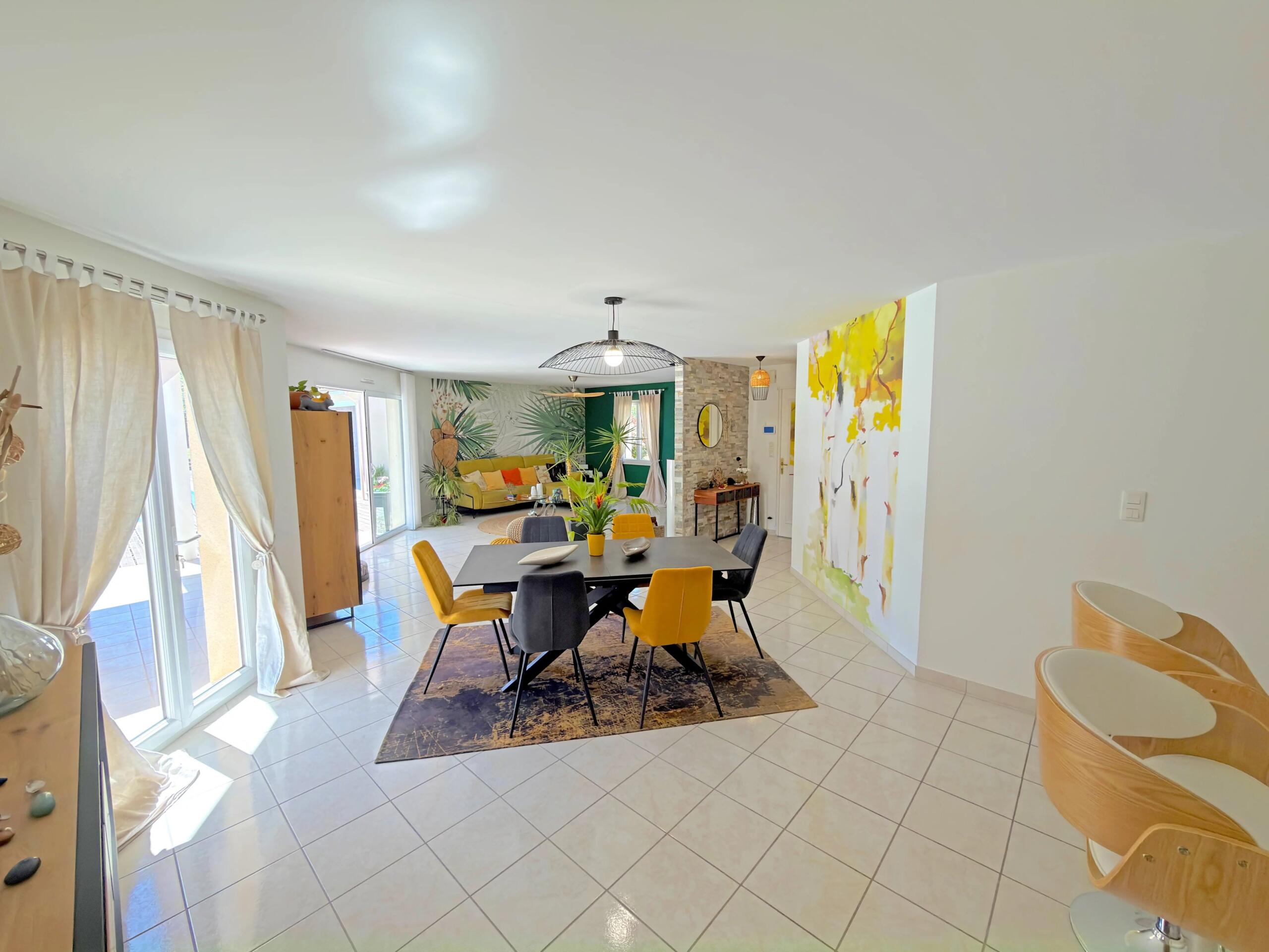 Beautiful Villa with Swimming Pool near Aubeterre-sur-Dronne!, Aquitaine – France – BVI85136