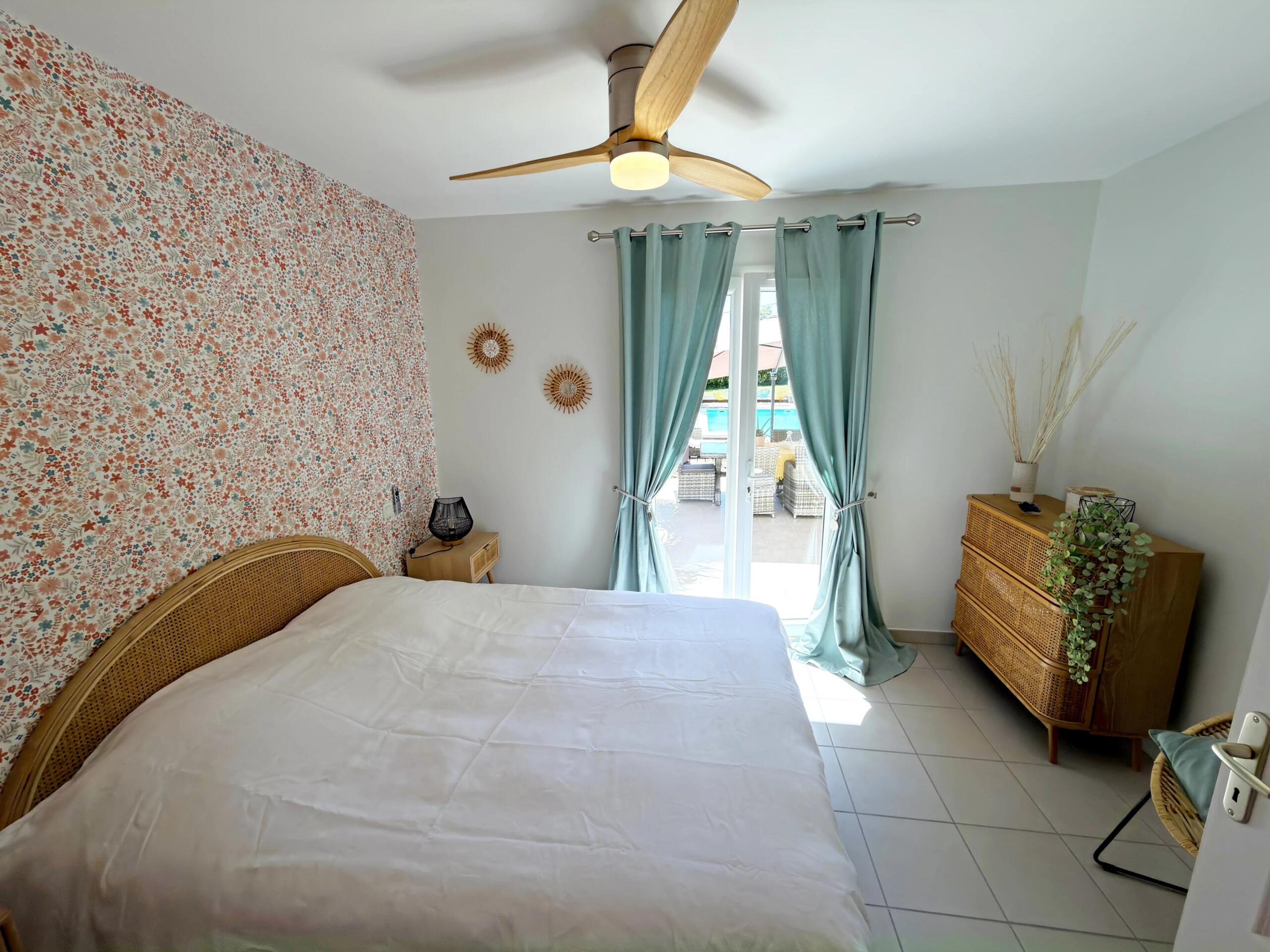 Beautiful Villa with Swimming Pool near Aubeterre-sur-Dronne!, Aquitaine – France – BVI85136