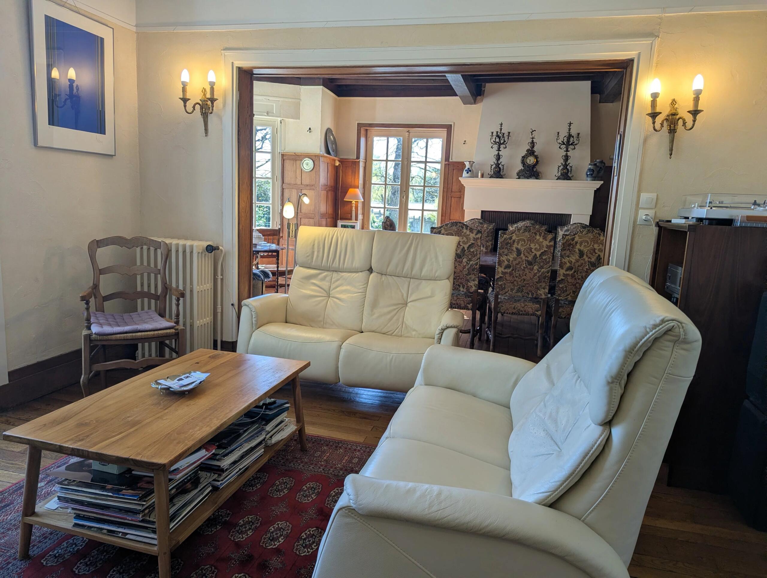 Impressive family residence and gatekeeper’s cottage on 2.2 hectares, Poitou-Charentes – France – BVI84730