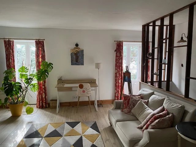 3-bed, 3-bath village house with 1-bed guest annex, garden, garage and pool, Poitou-Charentes – France – BVI84053