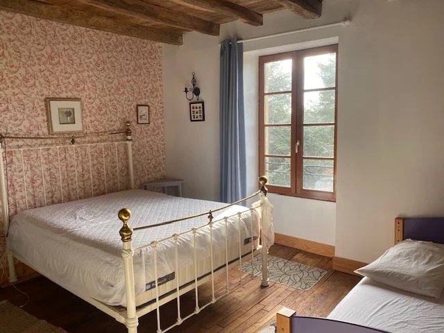 3-bed, 3-bath village house with 1-bed guest annex, garden, garage and pool, Poitou-Charentes – France – BVI84053