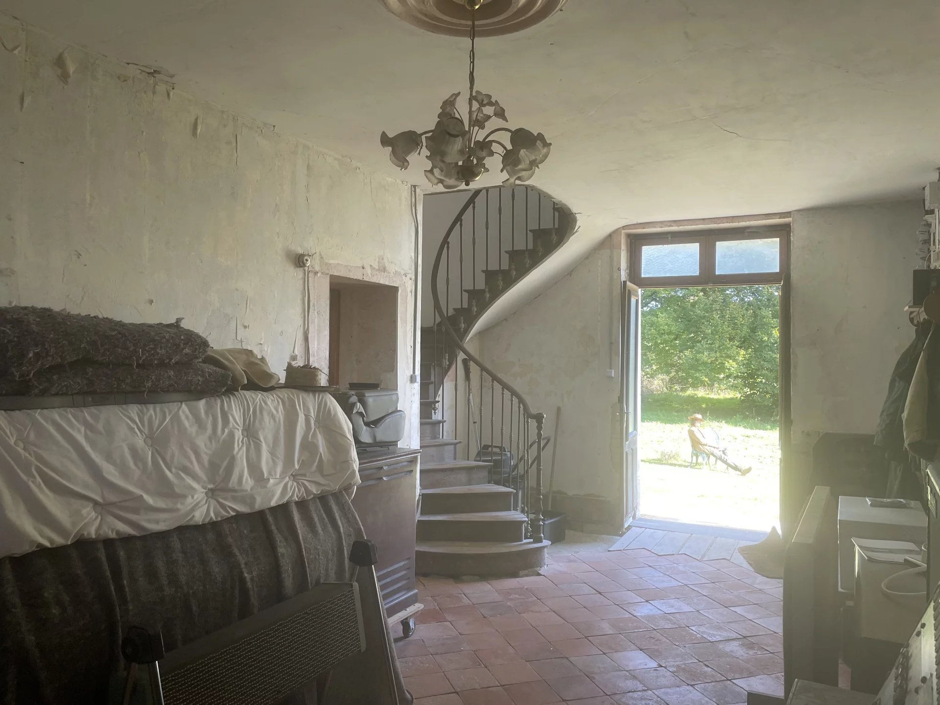 Elegant Manor House close to Cognac, Poitou-Charentes – France – BVI83044