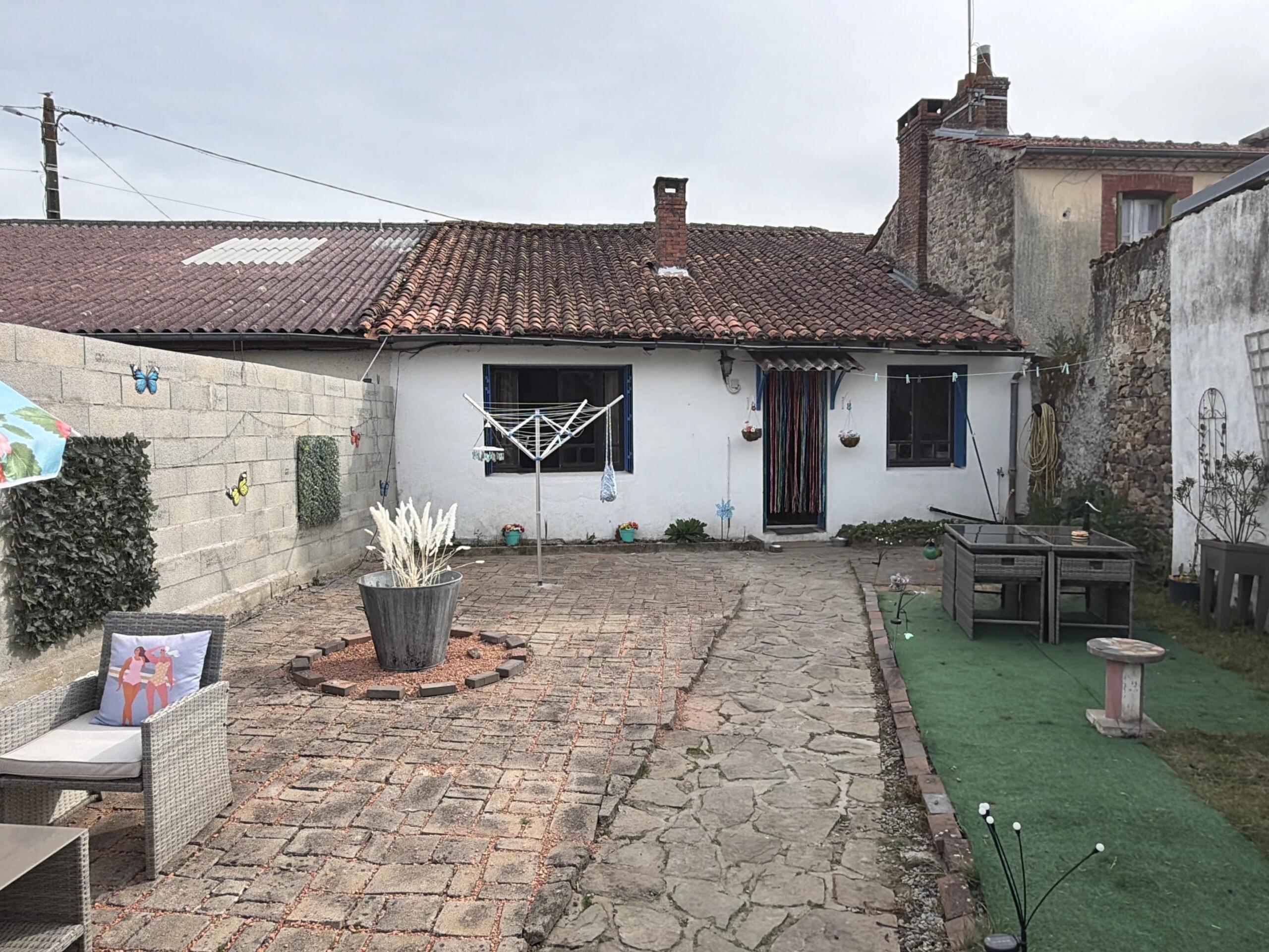 Cosy single-storey 2 bedroom house and a delightful garden, Limousin – France – BVI85447