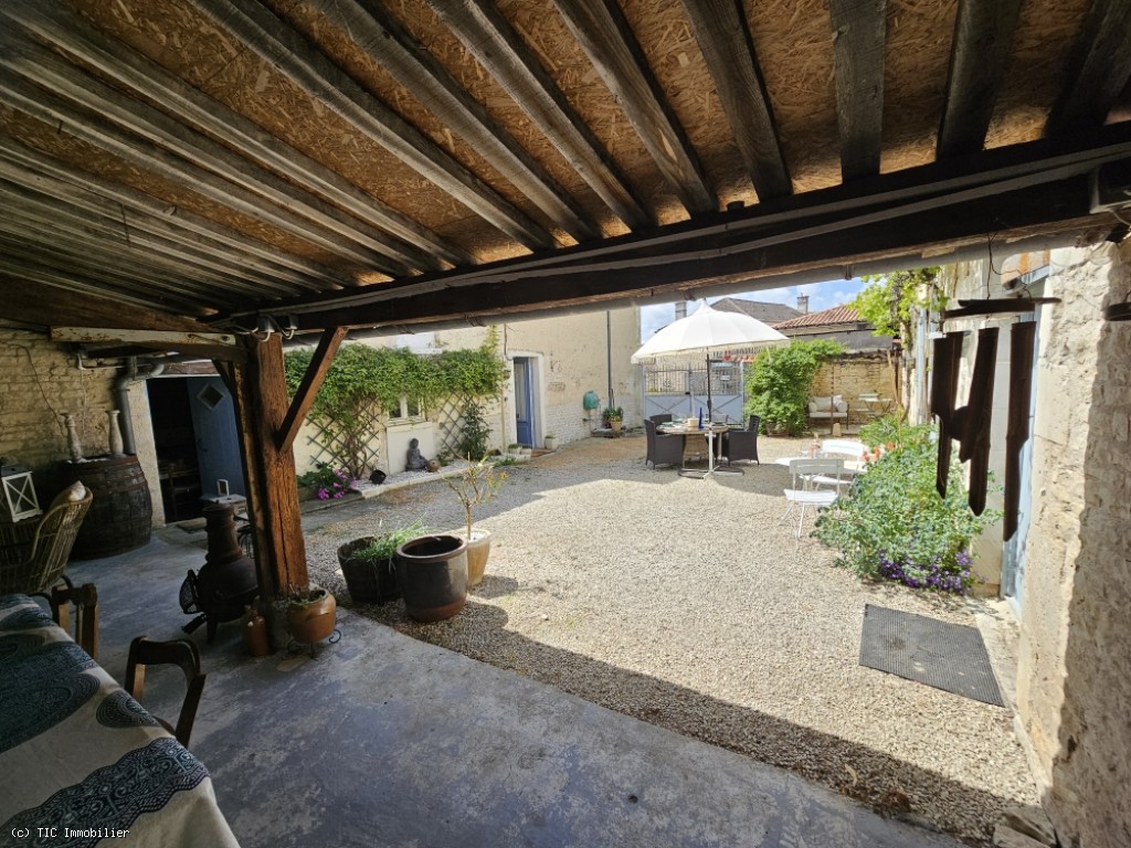 5 bedroom House in Villefagnan, France – r7462