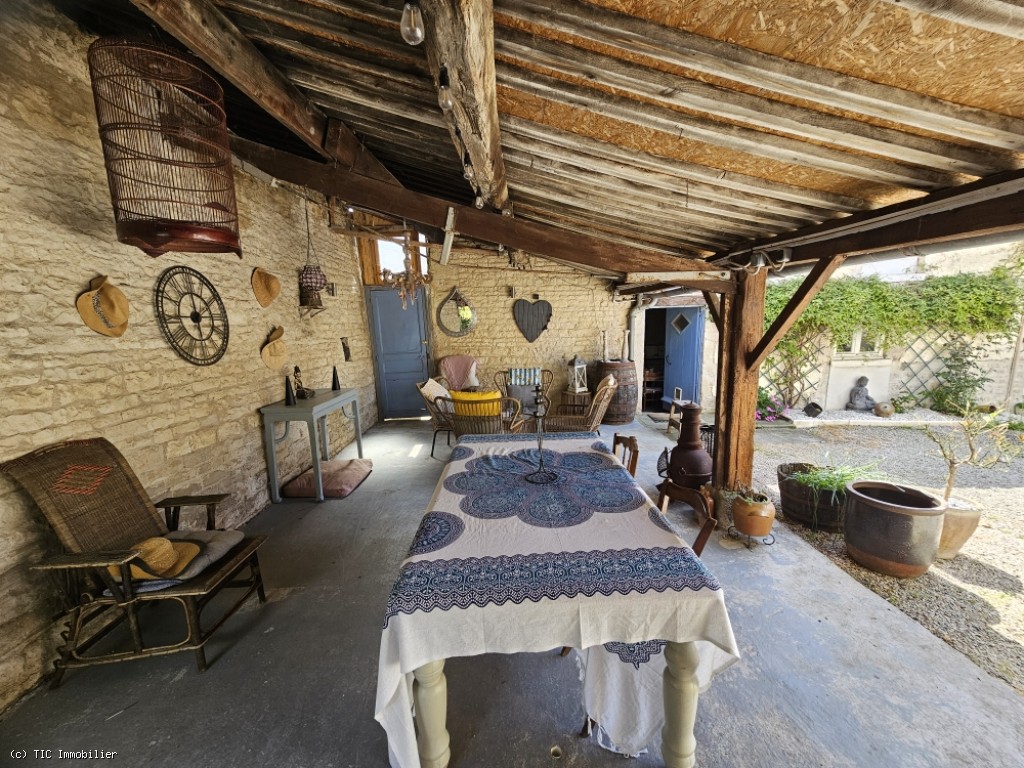 5 bedroom House in Villefagnan, France – r7462