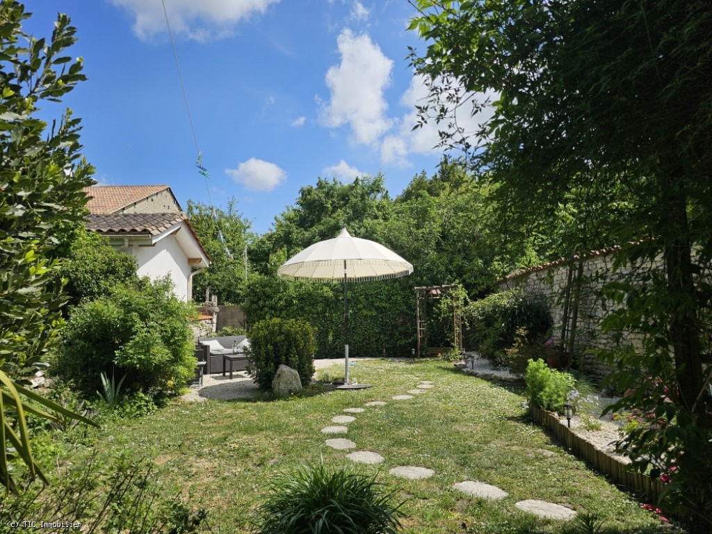 5 bedroom House in Villefagnan, France – r7462