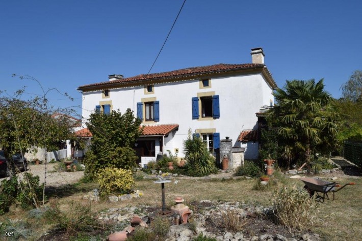 4 bedroom House in Mansle, France – r5886