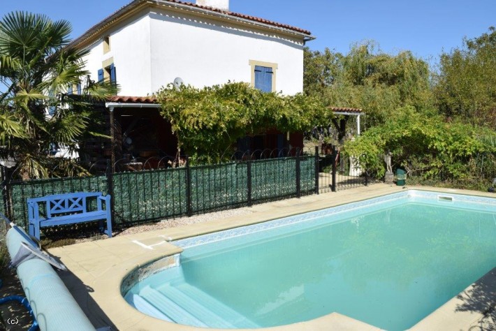 4 bedroom House in Mansle, France – r5886