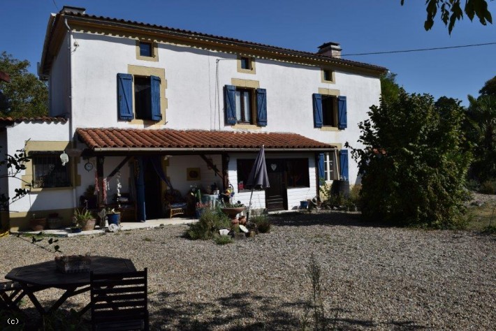 4 bedroom House in Mansle, France – r5886