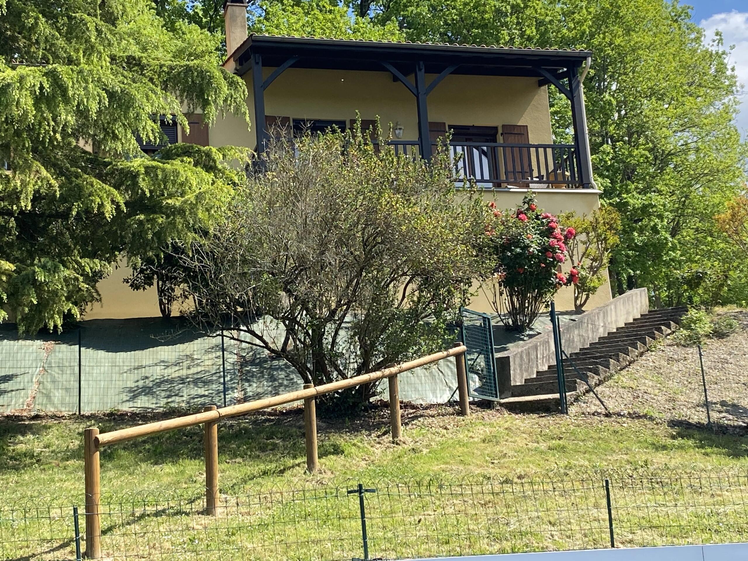 Exceptional panoramic views – property in immaculate presented with swimming pool near Penne-d’Agenais, Aquitaine – France – BVI85106