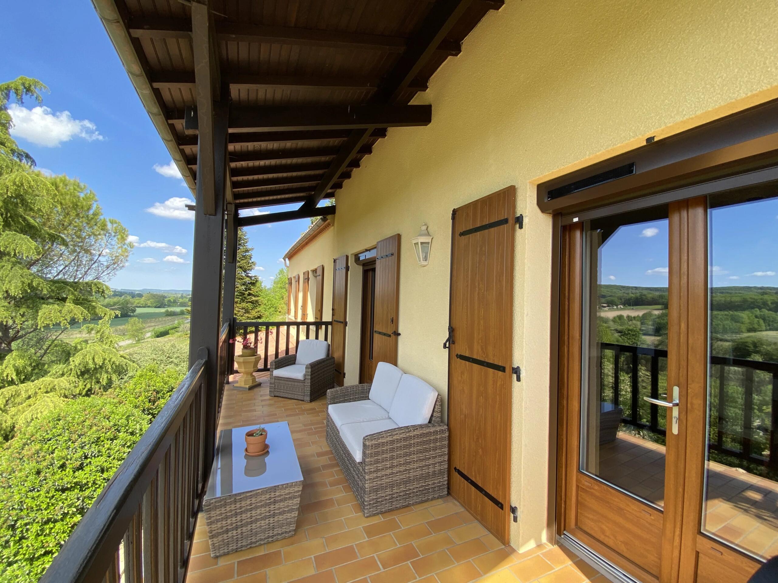 Exceptional panoramic views – property in immaculate presented with swimming pool near Penne-d’Agenais, Aquitaine – France – BVI85106