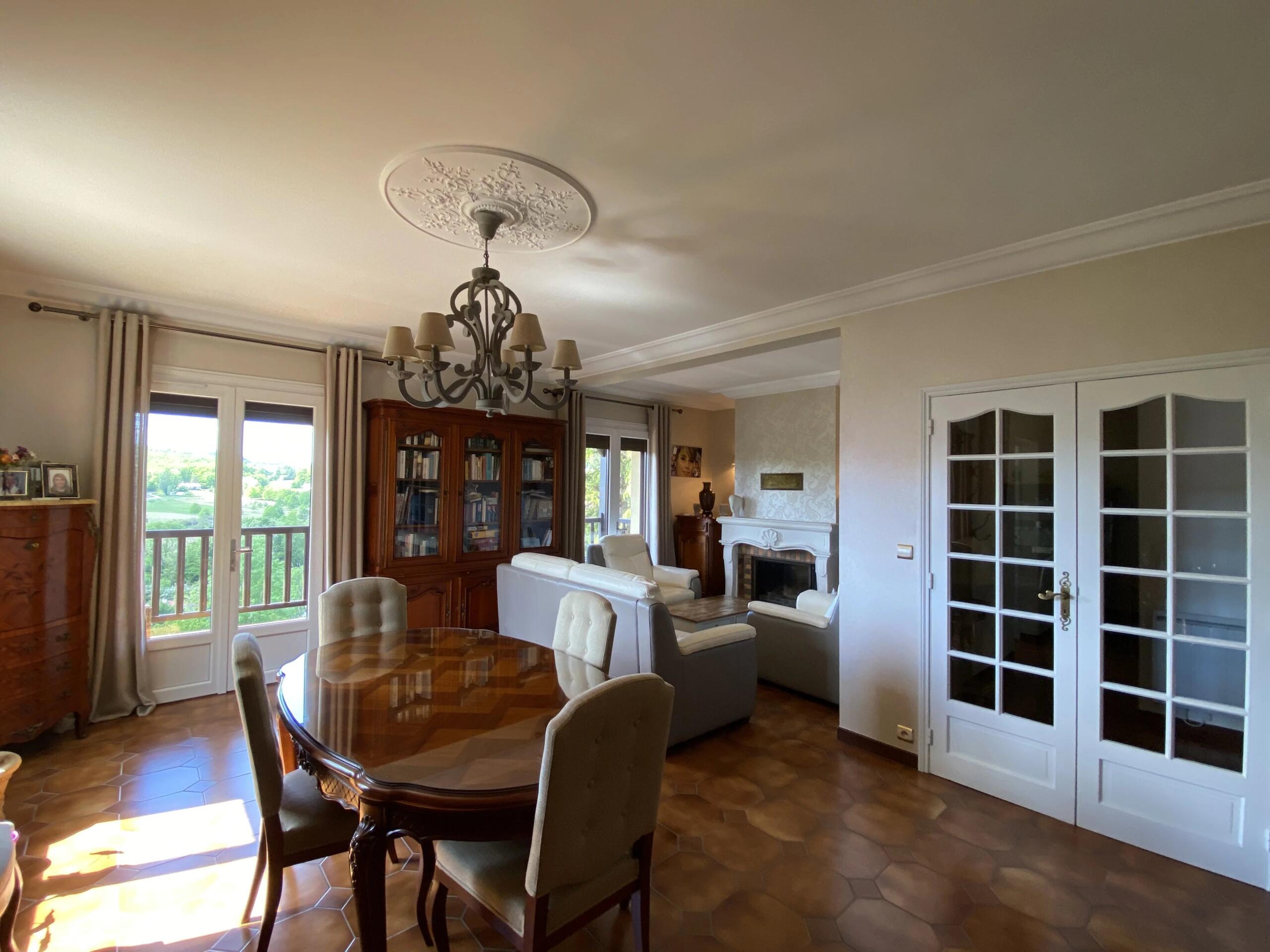 Exceptional panoramic views – property in immaculate presented with swimming pool near Penne-d’Agenais, Aquitaine – France – BVI85106