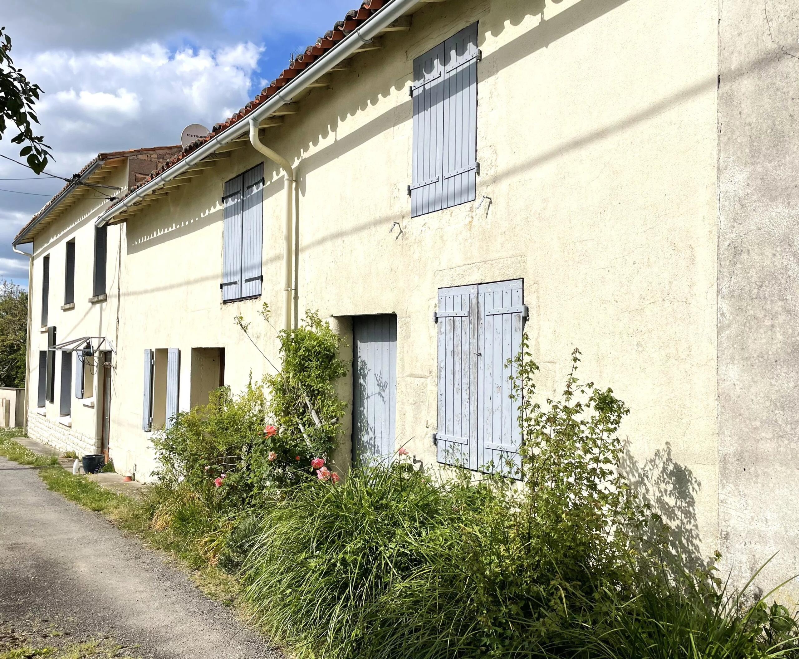 3/4 bedroom village house with outbuildings, Poitou-Charentes – France – BVI85404