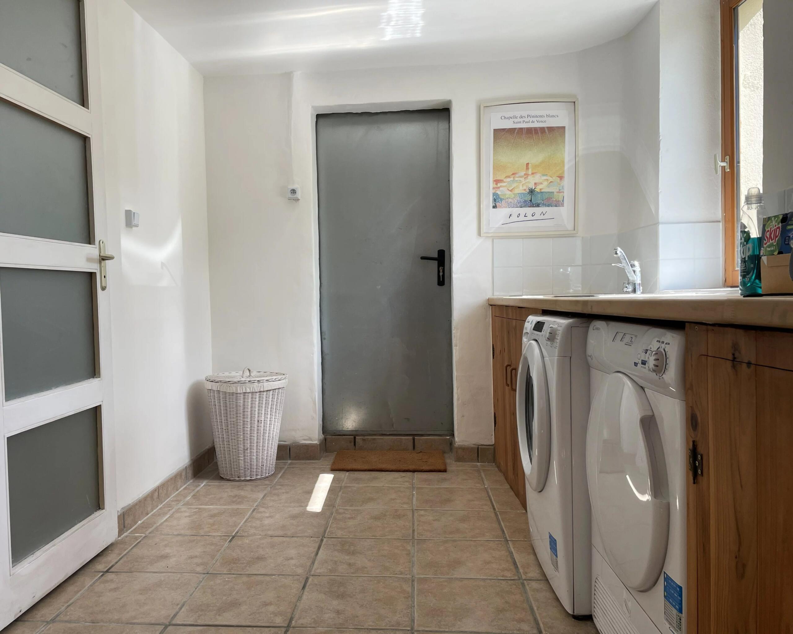 3/4 bedroom village house with outbuildings, Poitou-Charentes – France – BVI85404