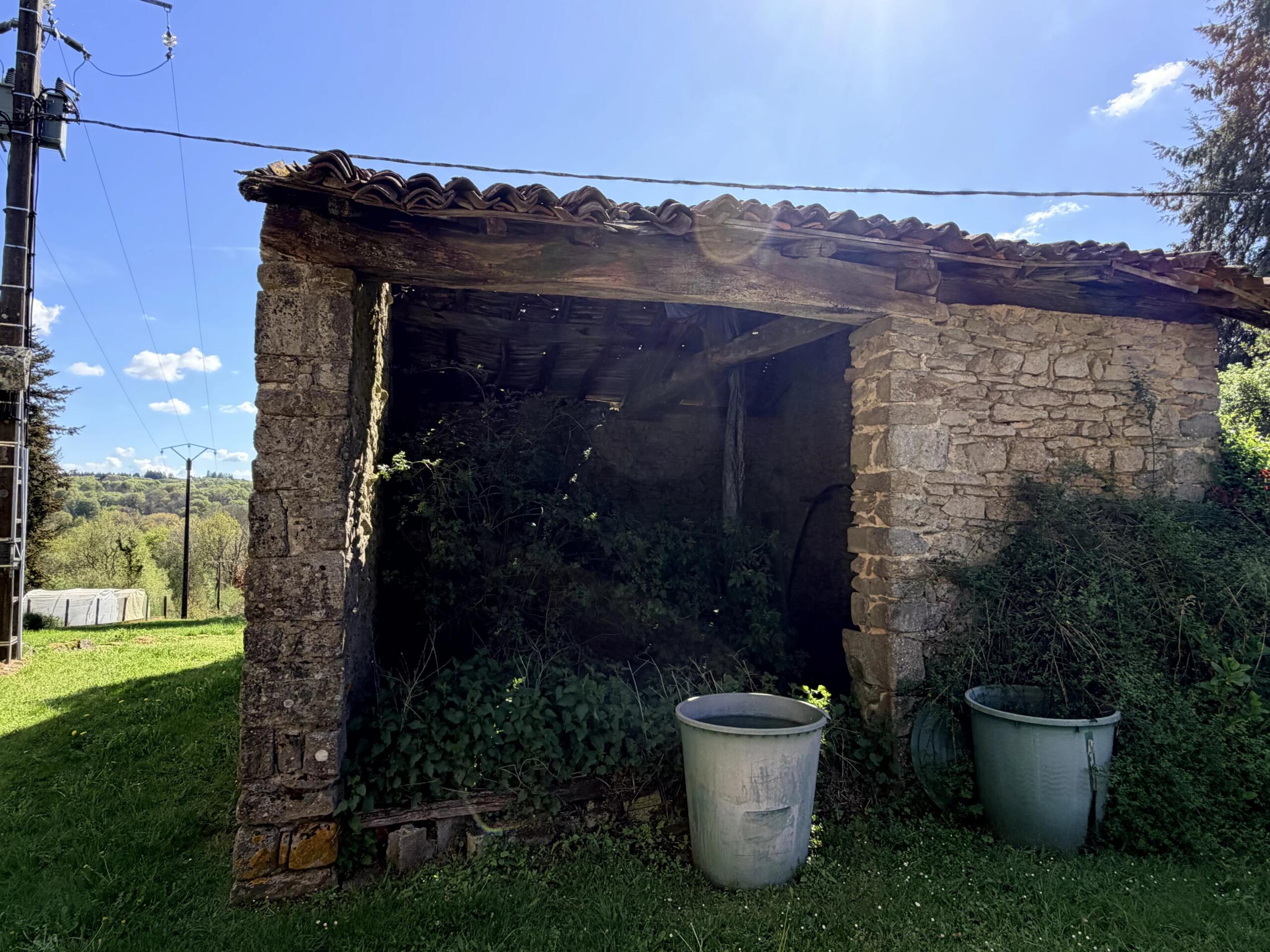 Village barn for renovation with over 10,000m2 of land, Limousin – France – BVI85449