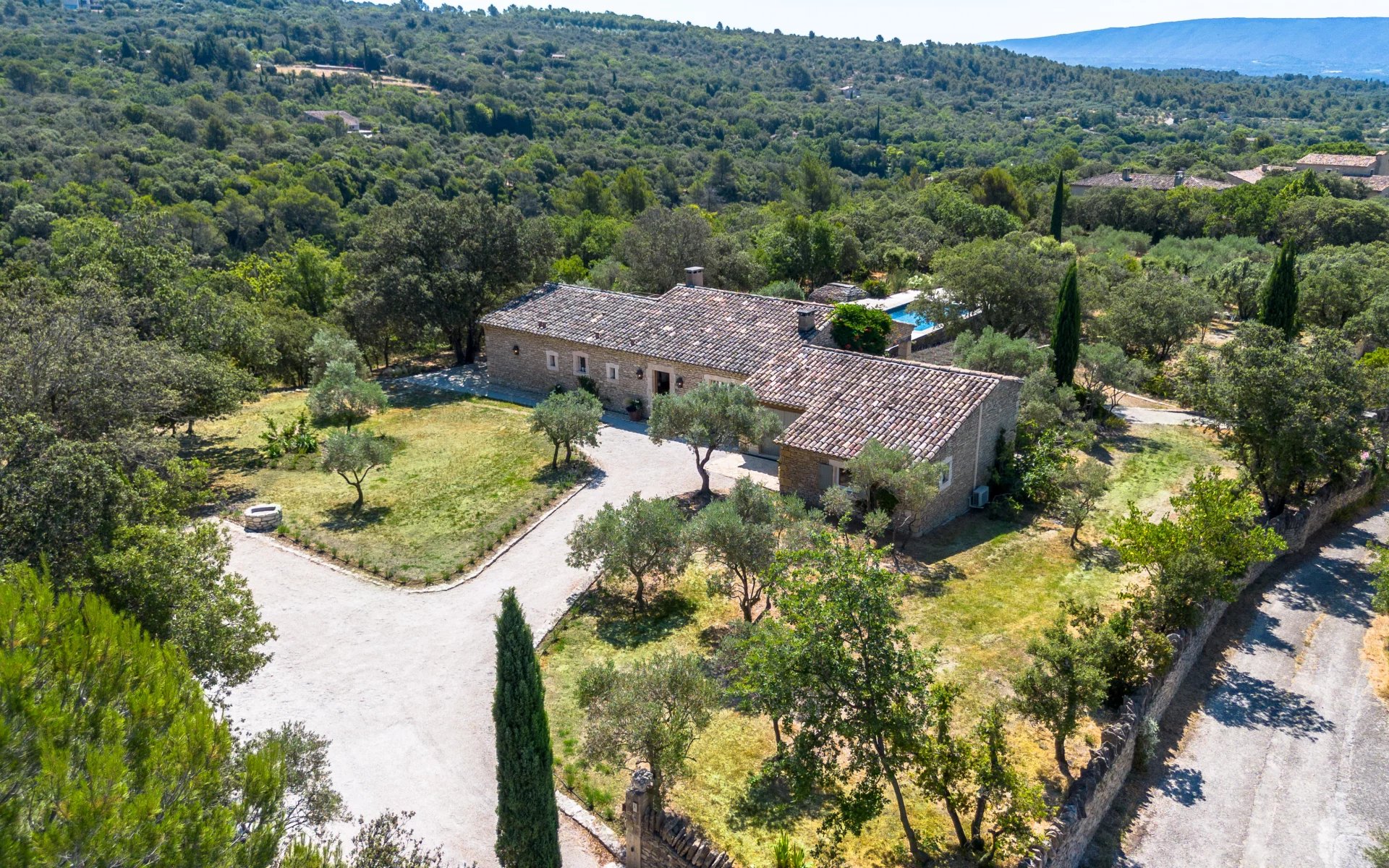 Magnificent traditional Provencial stone house in Gordes, Provence-Alpes-Côte d’Azur – France – BVI83720