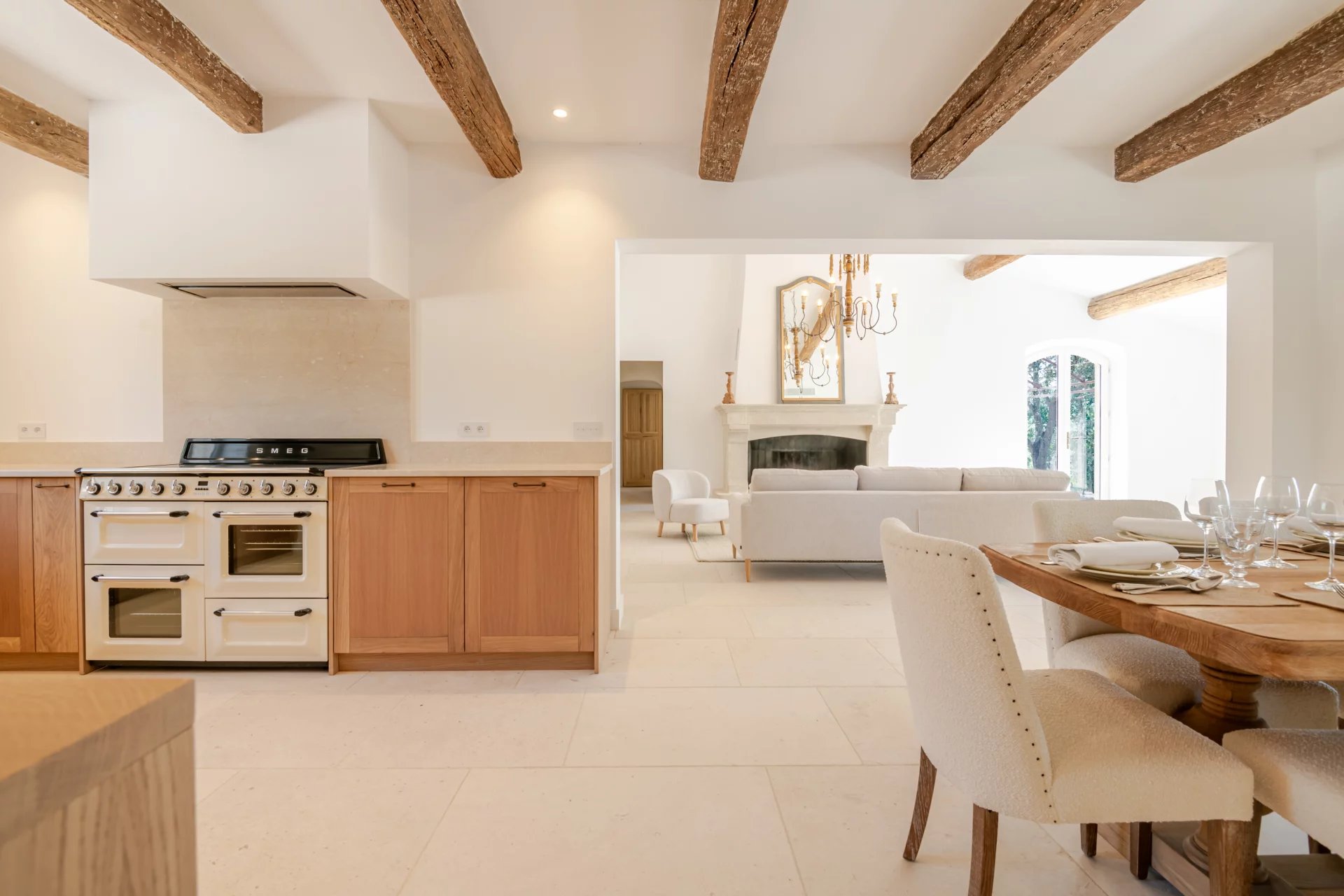 Magnificent traditional Provencial stone house in Gordes, Provence-Alpes-Côte d’Azur – France – BVI83720