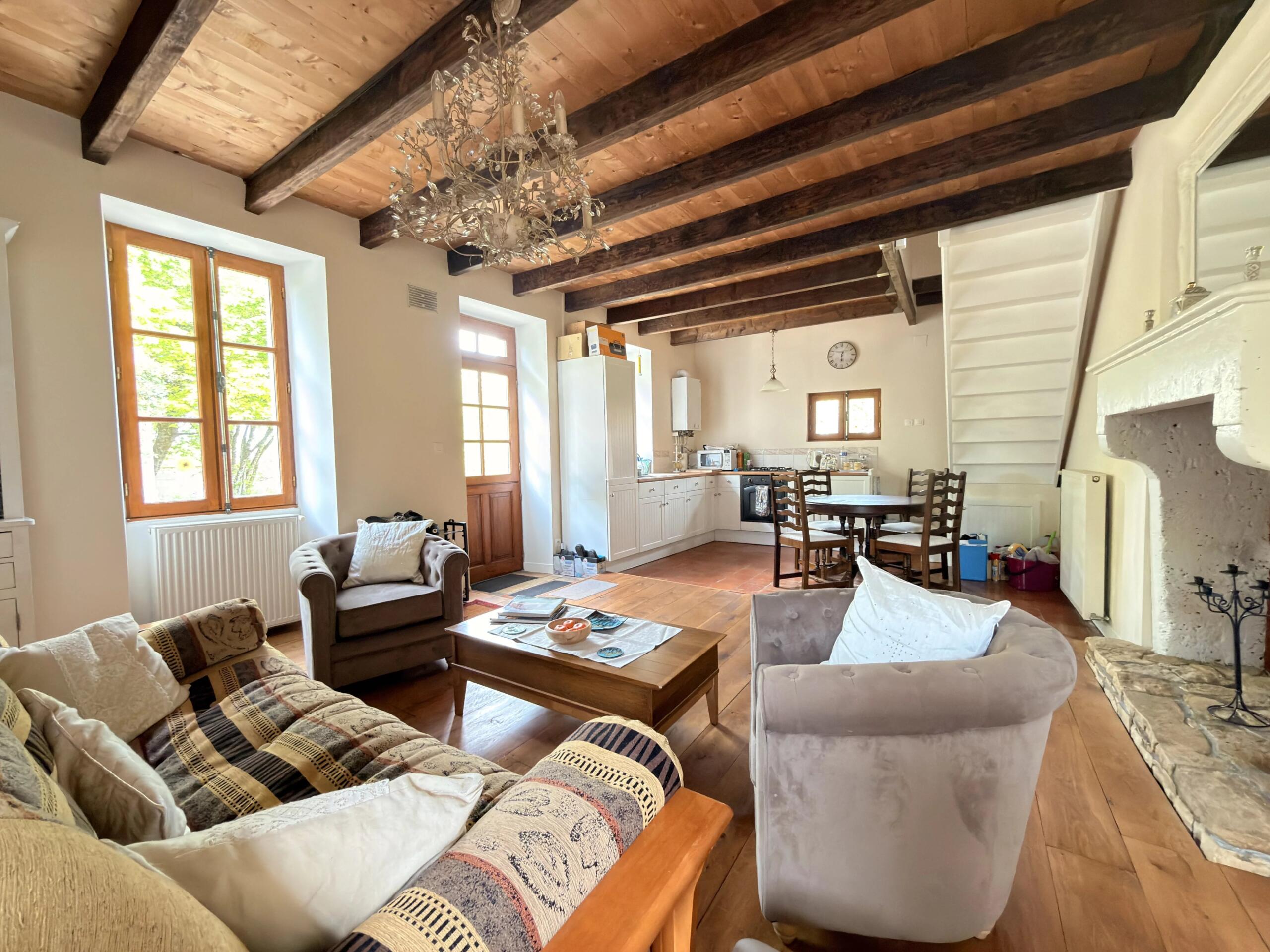 Character property with barn and development potential, close to Saint-Amant-de-Boixe and Angoulême, Poitou-Charentes – France – BVI85496