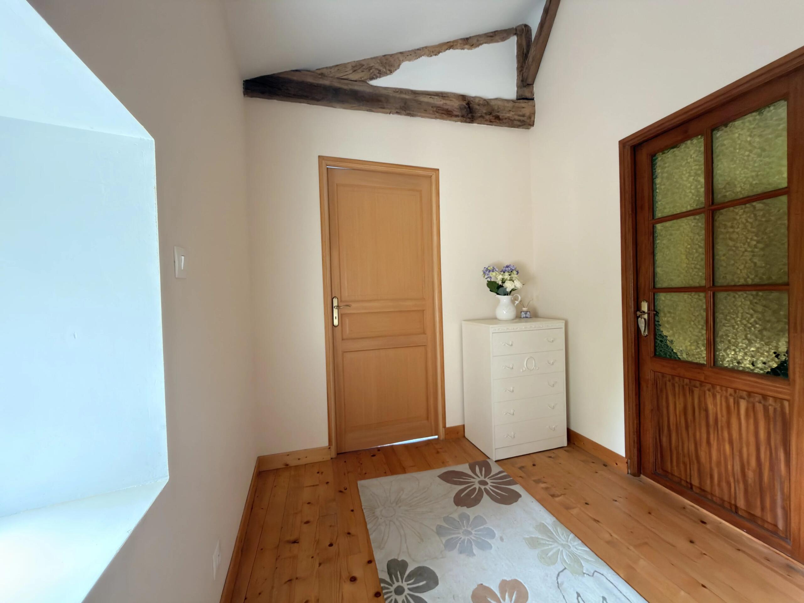 Character property with barn and development potential, close to Saint-Amant-de-Boixe and Angoulême, Poitou-Charentes – France – BVI85496