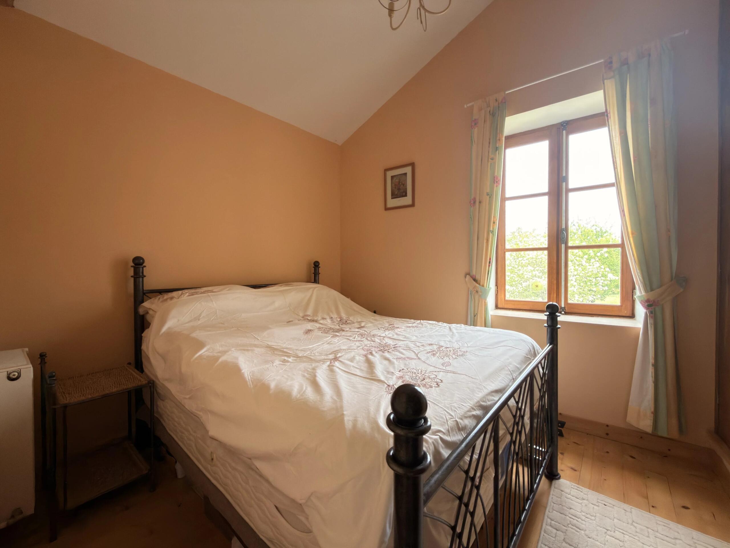 Character property with barn and development potential, close to Saint-Amant-de-Boixe and Angoulême, Poitou-Charentes – France – BVI85496