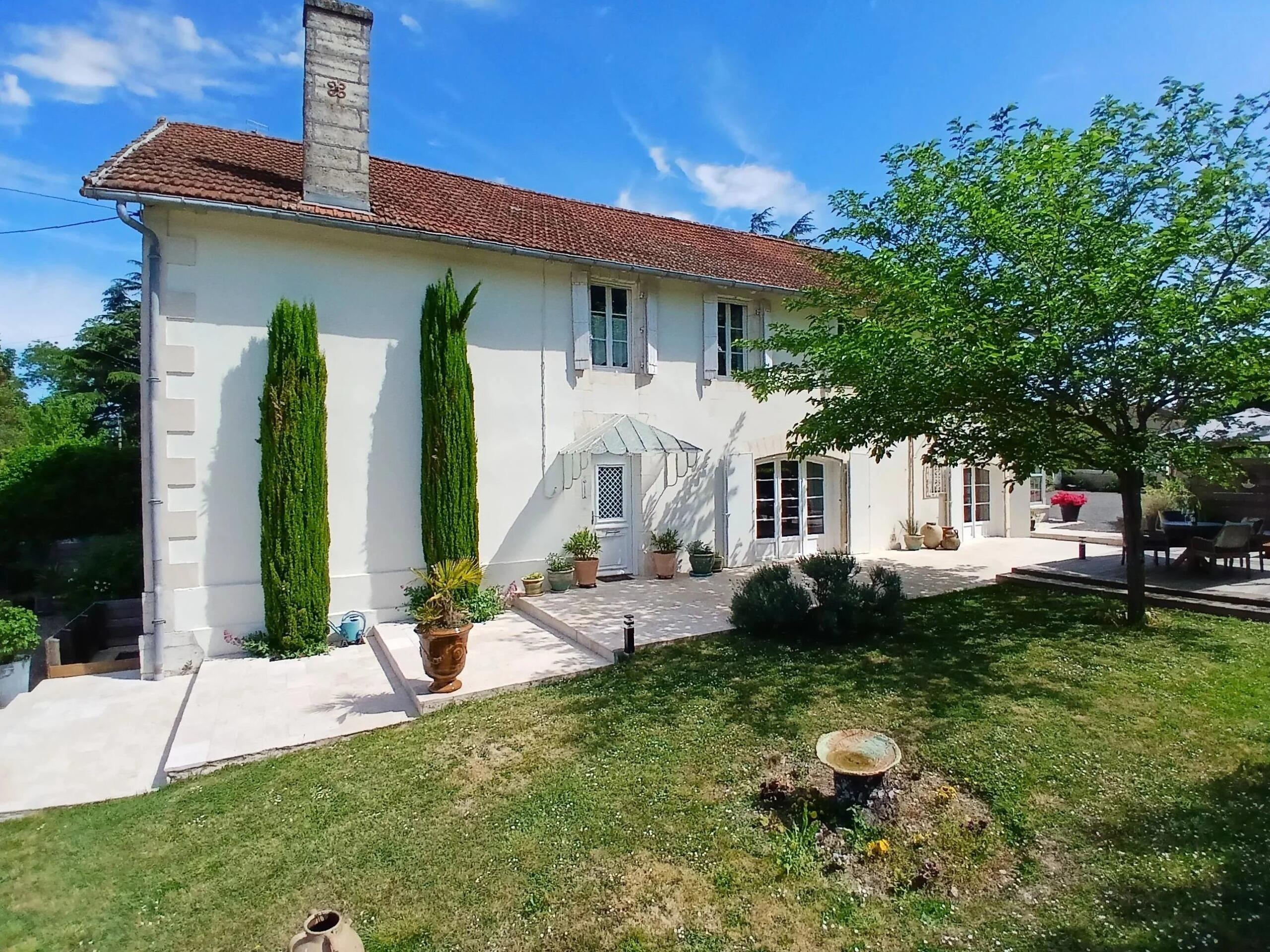 Stunning luxury 4-bed house with heated salt-water pool, Poitou-Charentes – France – BVI85558