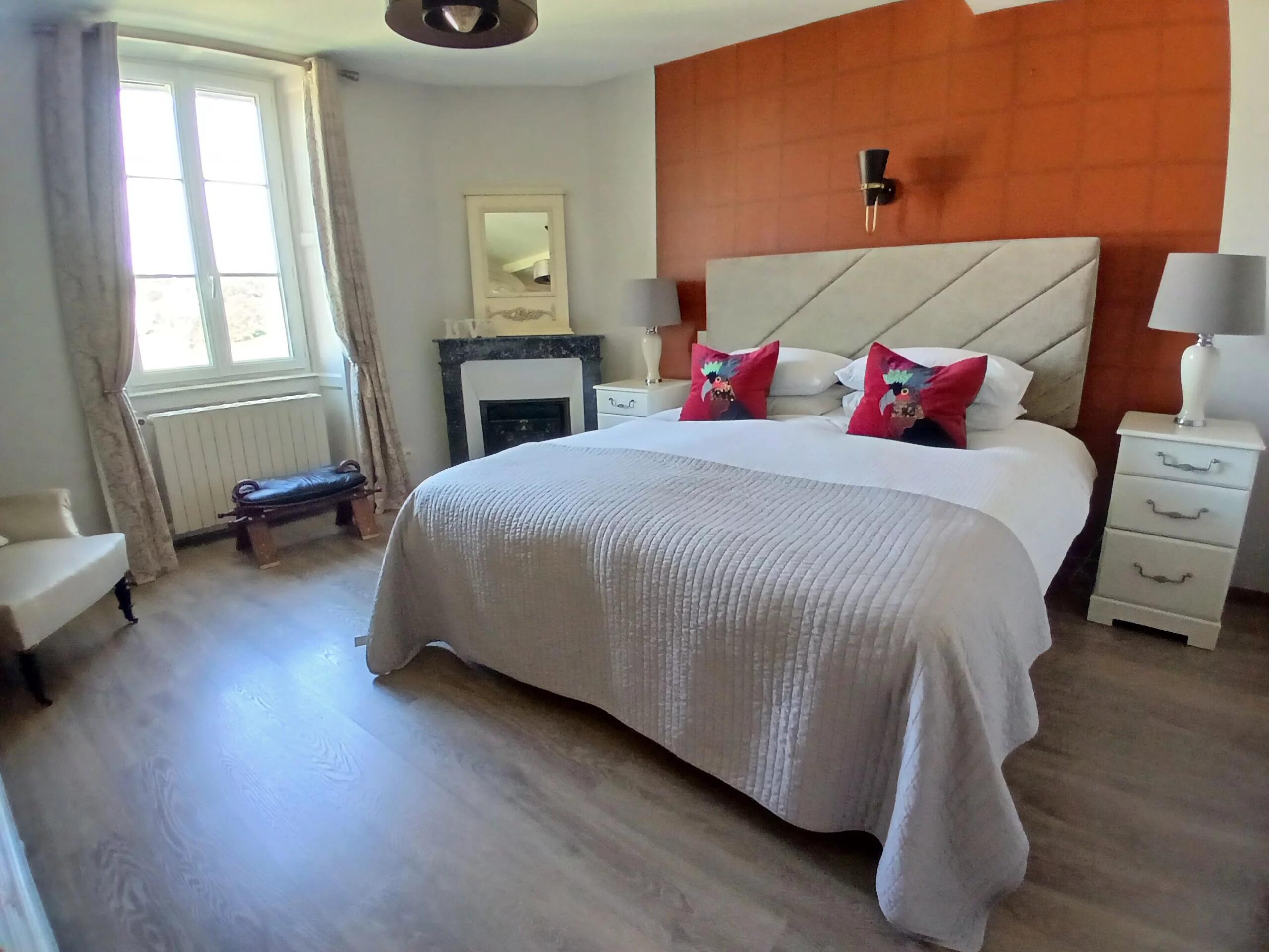 Stunning luxury 4-bed house with heated salt-water pool, Poitou-Charentes – France – BVI85558