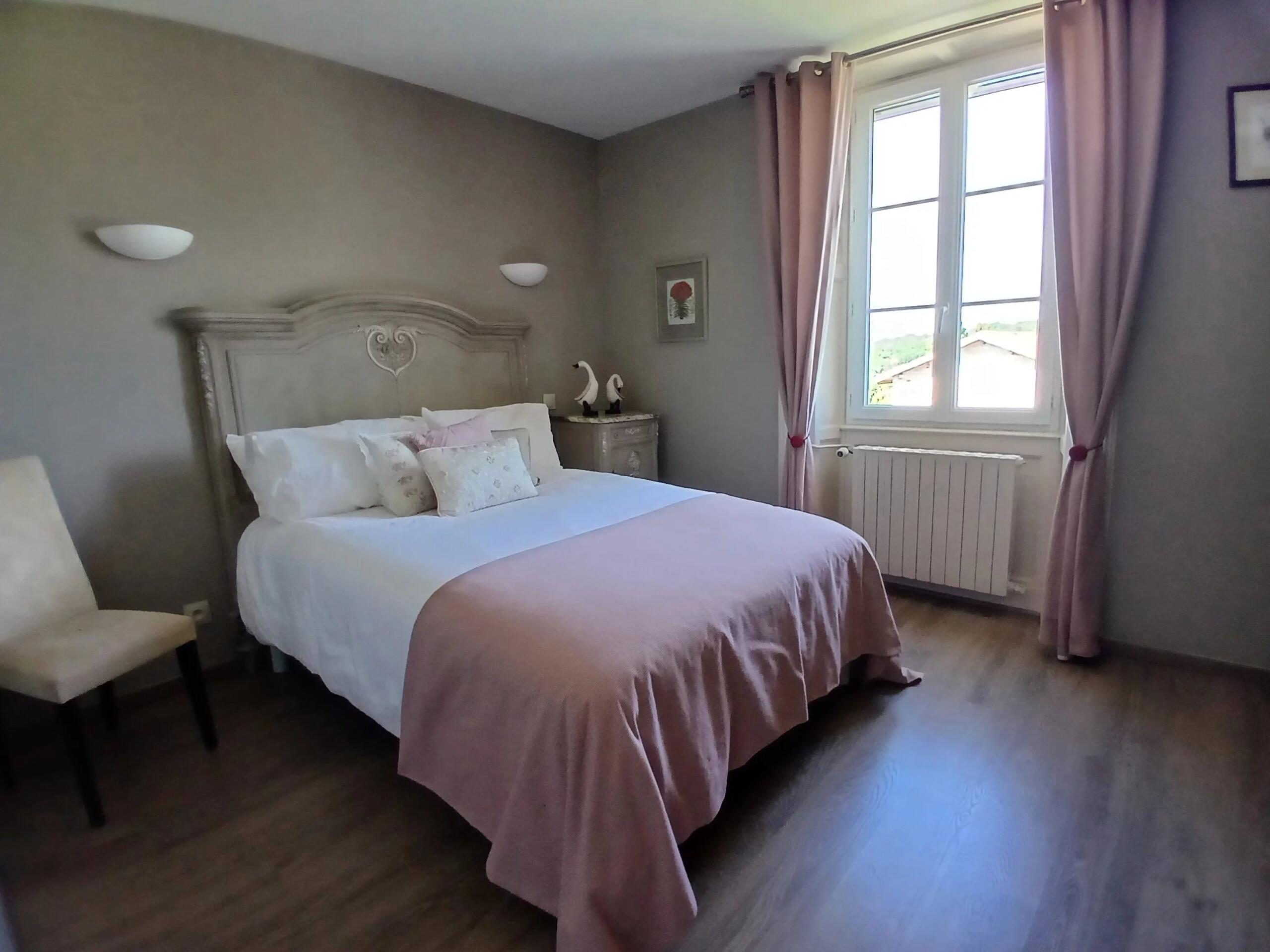 Stunning luxury 4-bed house with heated salt-water pool, Poitou-Charentes – France – BVI85558