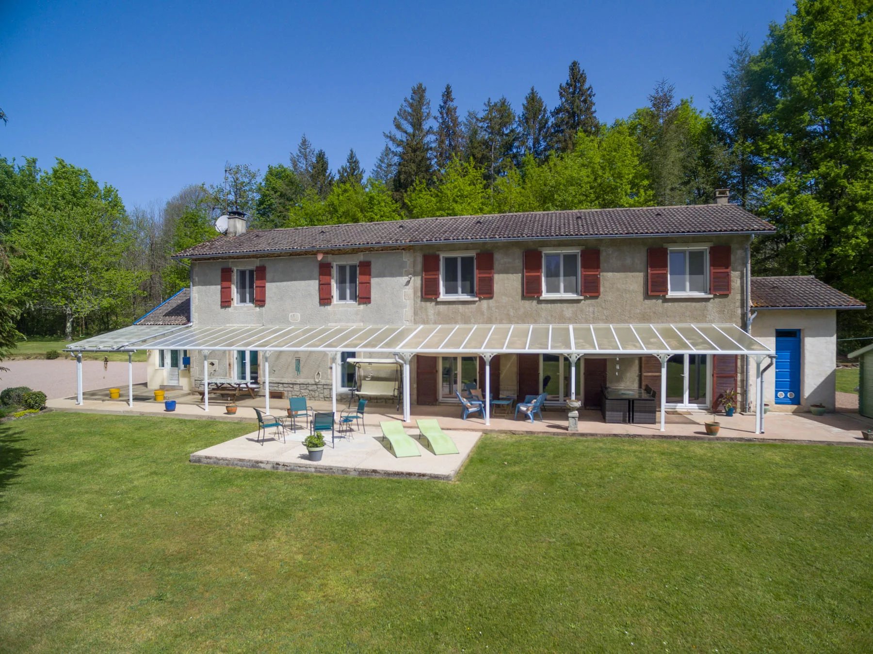 2 detached properties set in delightful private grounds and woodland  of over 5 acres, Limousin – France – BVI85393