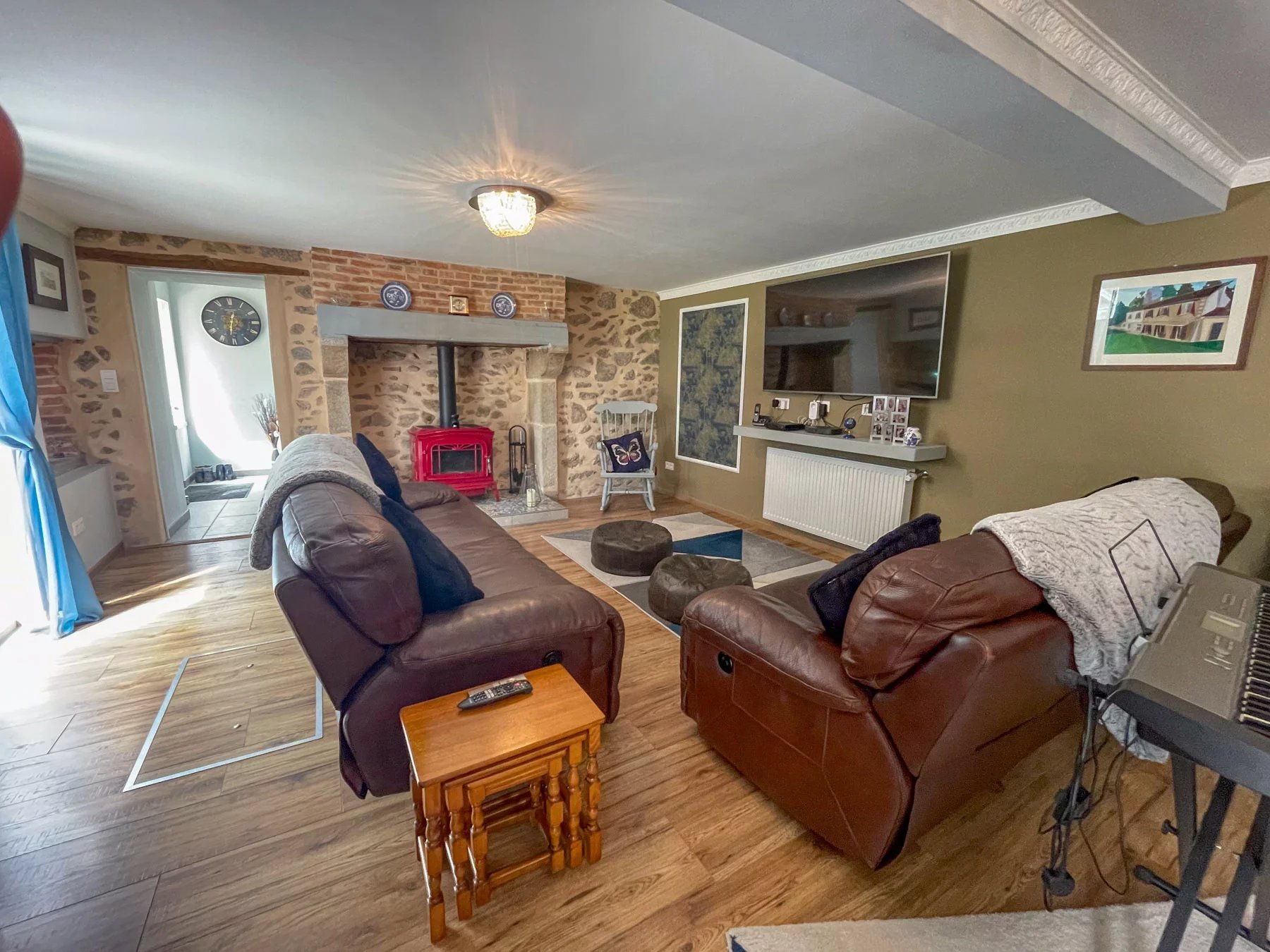 2 detached properties set in delightful private grounds and woodland  of over 5 acres, Limousin – France – BVI85393