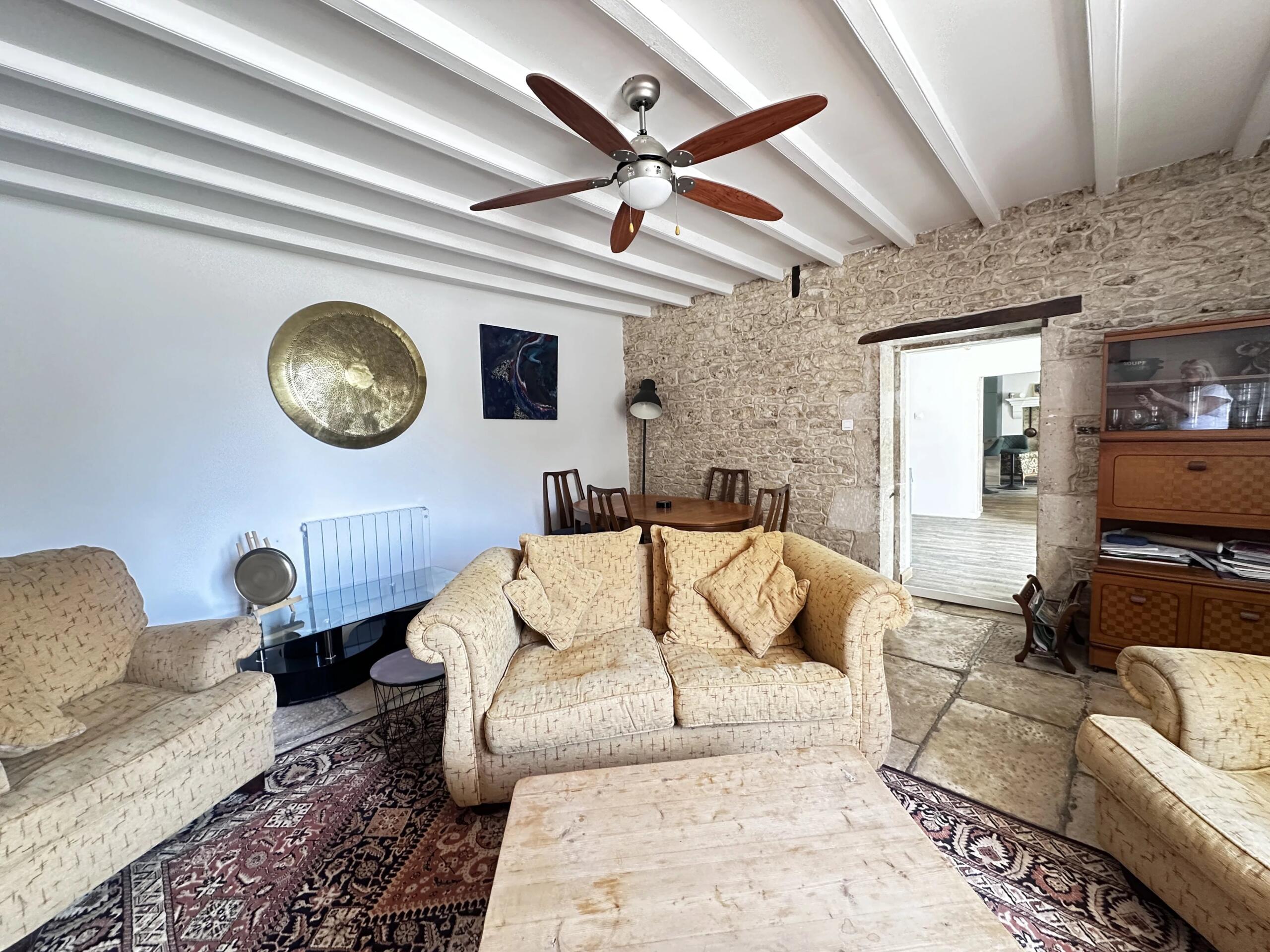 Rural living close to amenities, Poitou-Charentes – France – BVI85374