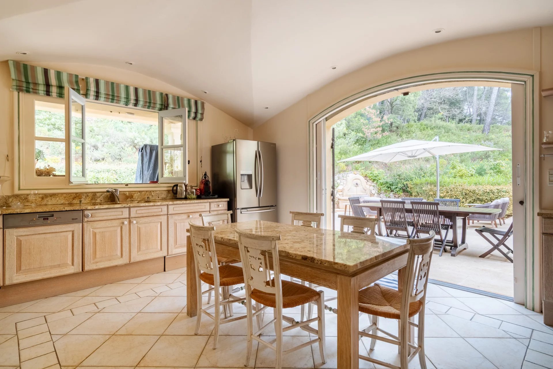 Luxury property at Les Pinchinats – Aix-en-Provence, Provence-Alpes-Côte d’Azur – France – BVI78155