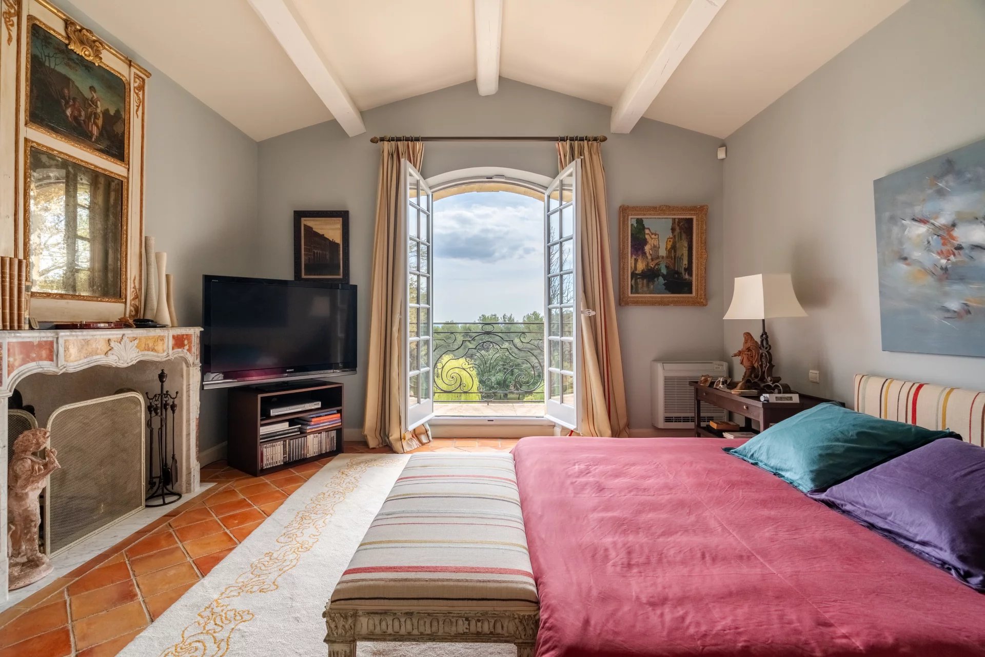 Luxury property at Les Pinchinats – Aix-en-Provence, Provence-Alpes-Côte d’Azur – France – BVI78155