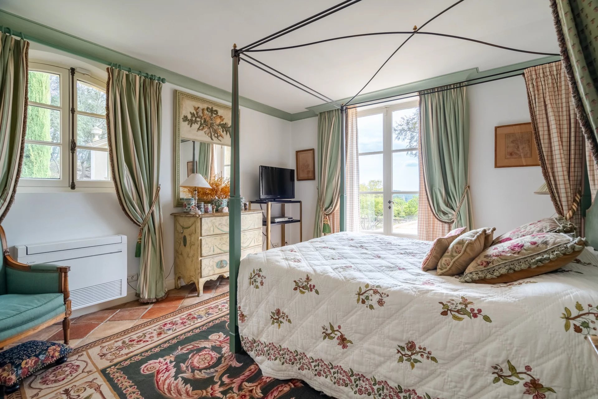 Luxury property at Les Pinchinats – Aix-en-Provence, Provence-Alpes-Côte d’Azur – France – BVI78155
