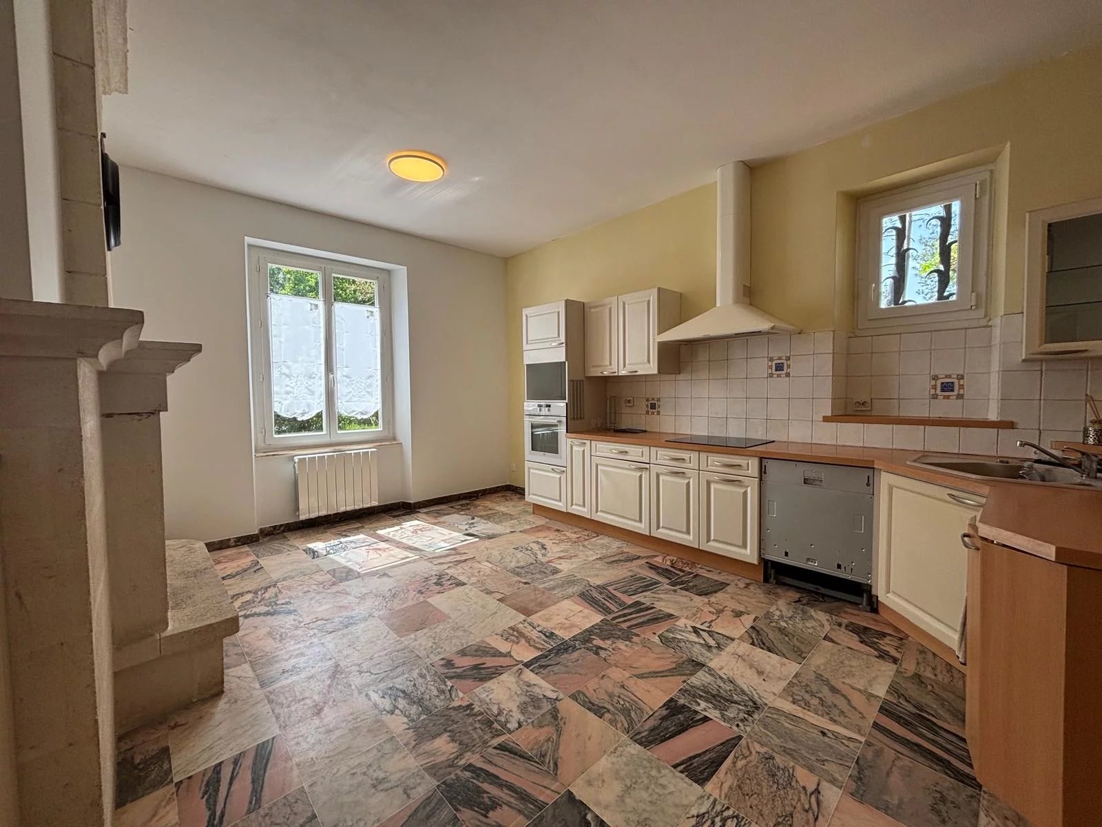 Large family home in quiet location close to amenities, Aquitaine – France – BVI85367