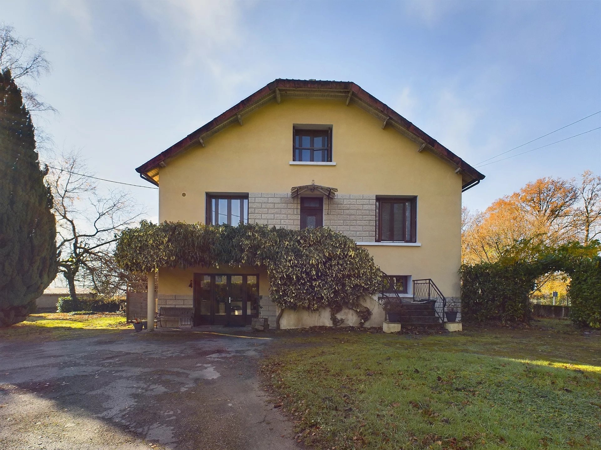 Spacious village house in walking distance of lively village, Limousin – France – BVI69194