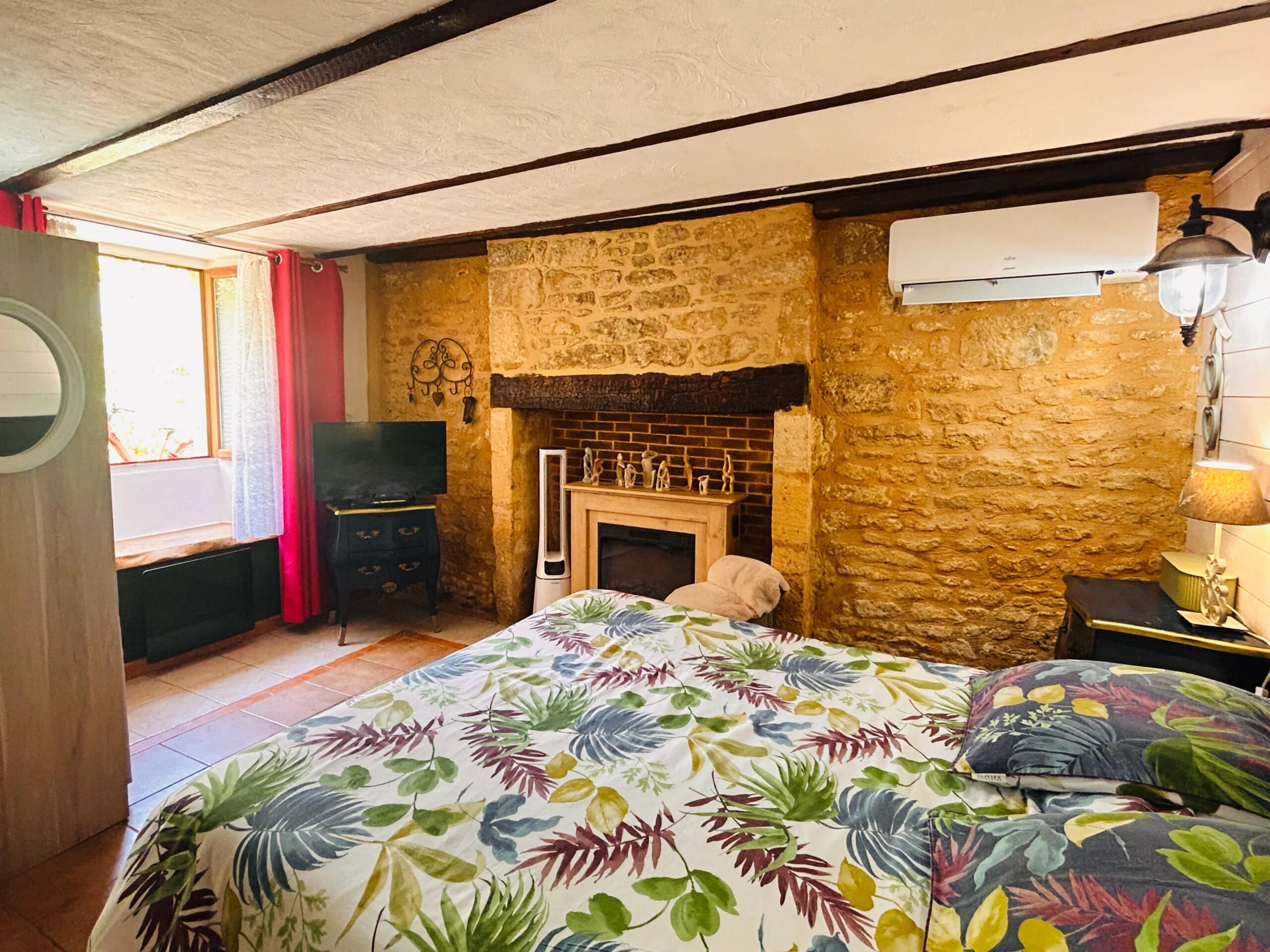 Sarlat-la-Canéda 3 bed stone house with terrace just steps from the historic centre, Aquitaine – France – BVI85387