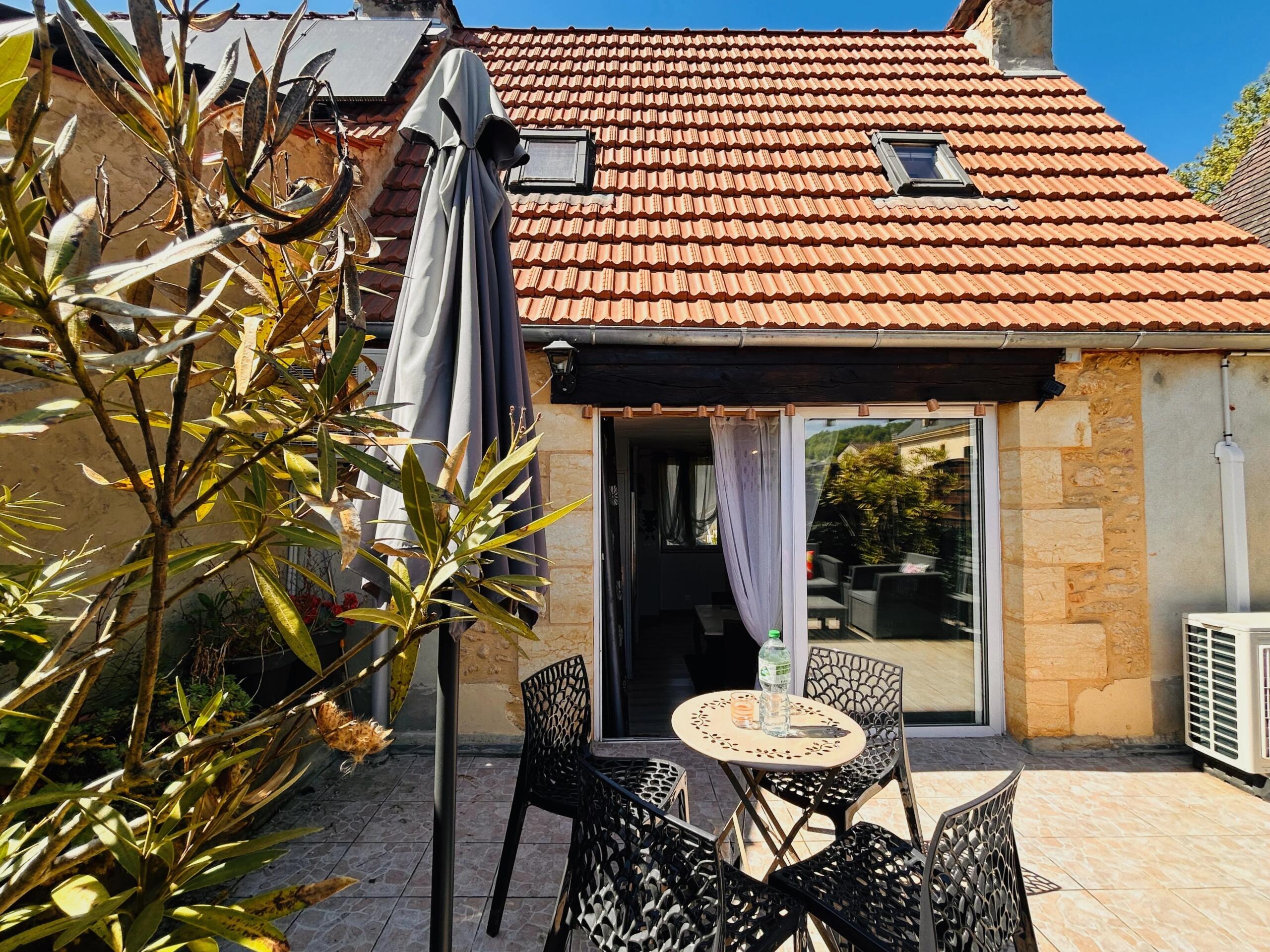 Sarlat-la-Canéda 3 bed stone house with terrace just steps from the historic centre, Aquitaine – France – BVI85387