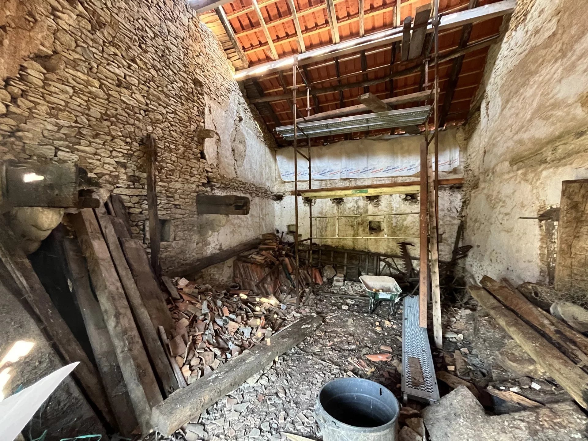 Barn renovation project, Poitou-Charentes – France – BVI85266