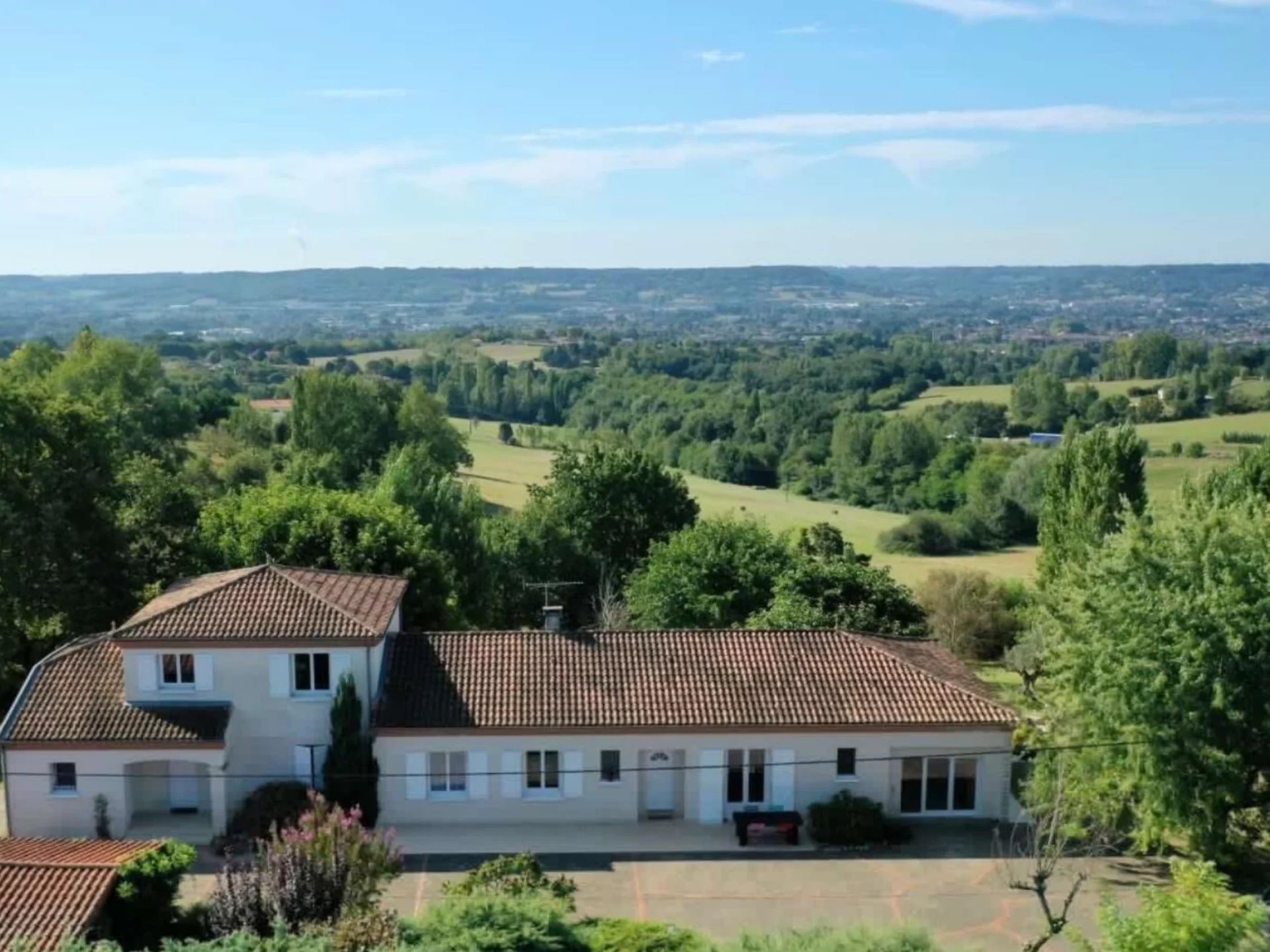 Large property with pool and superb views, Aquitaine – France – BVI65543