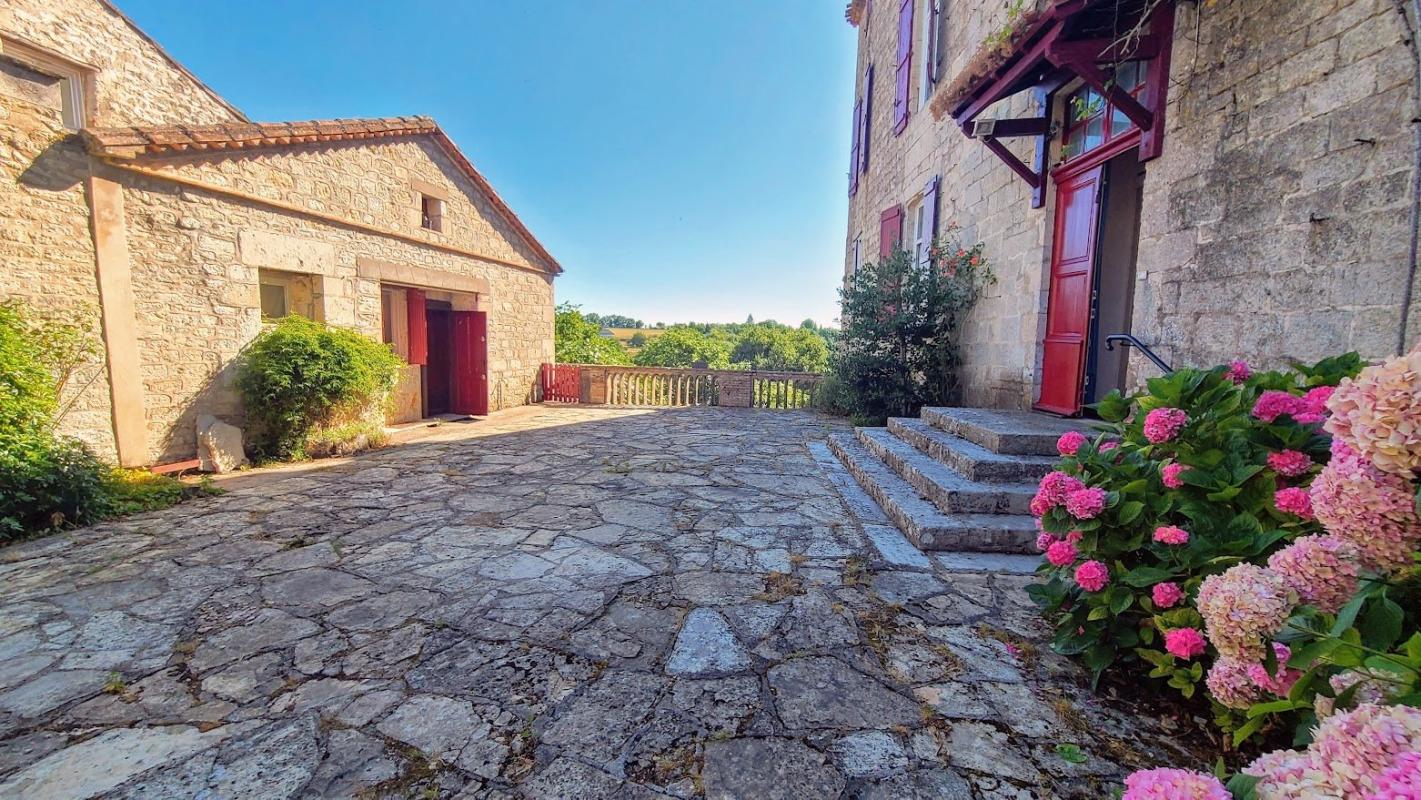 8 bedroom hotel particulier in Castelnau Montratier, Lot, France