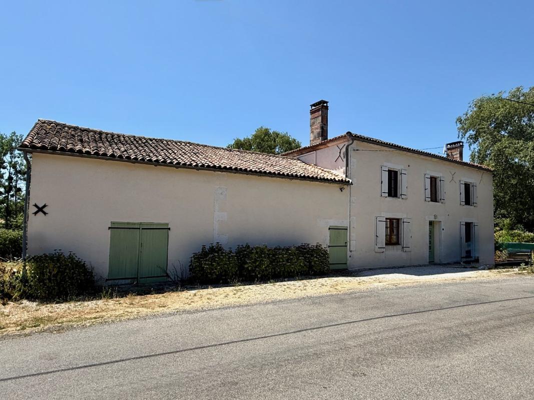 4 bedroom propriete in Le Bouchage, Charente, France