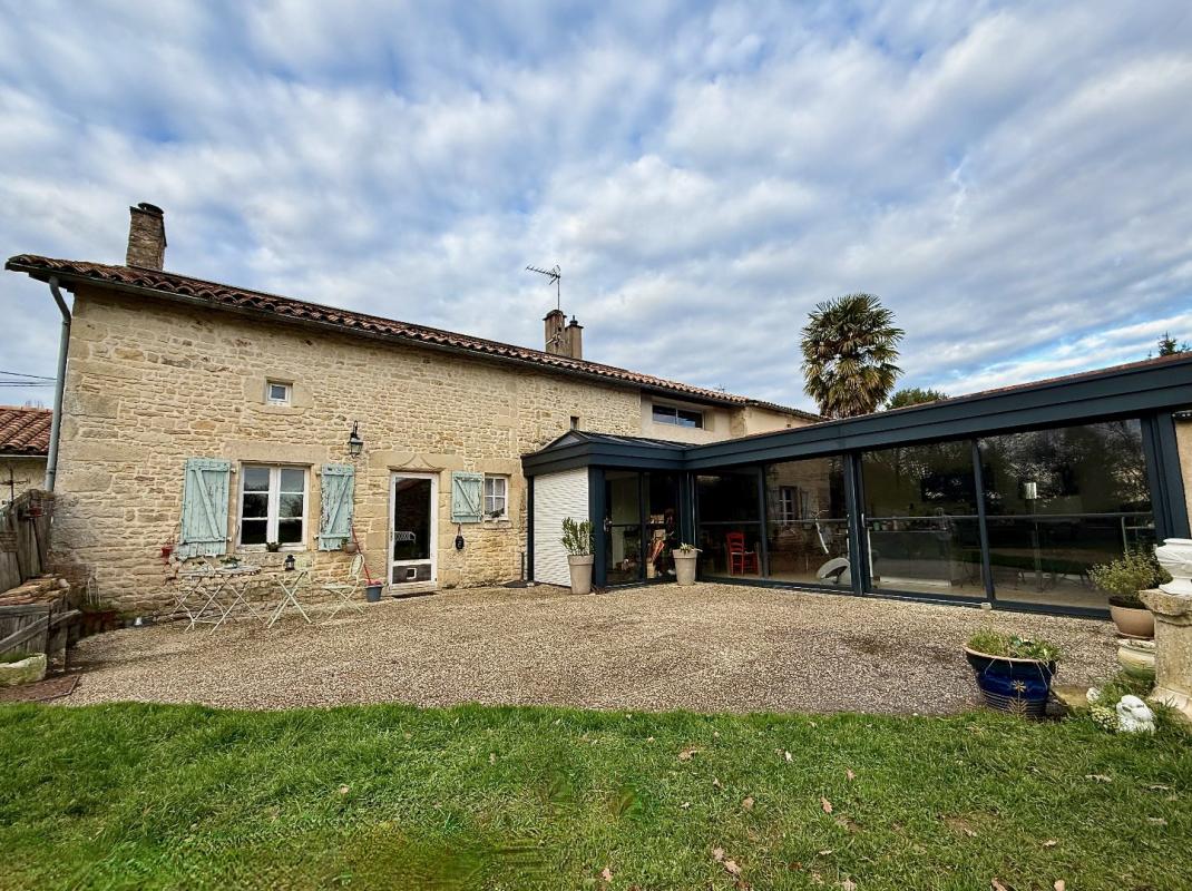 5 bedroom ferme in Saint Coutant, Deux-Sèvres, France