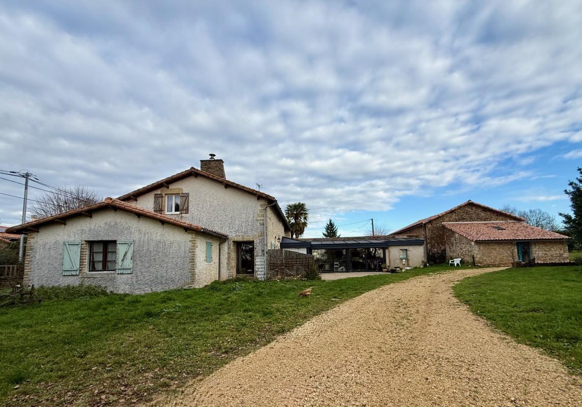 5 bedroom ferme in Saint Coutant, Deux-Sèvres, France
