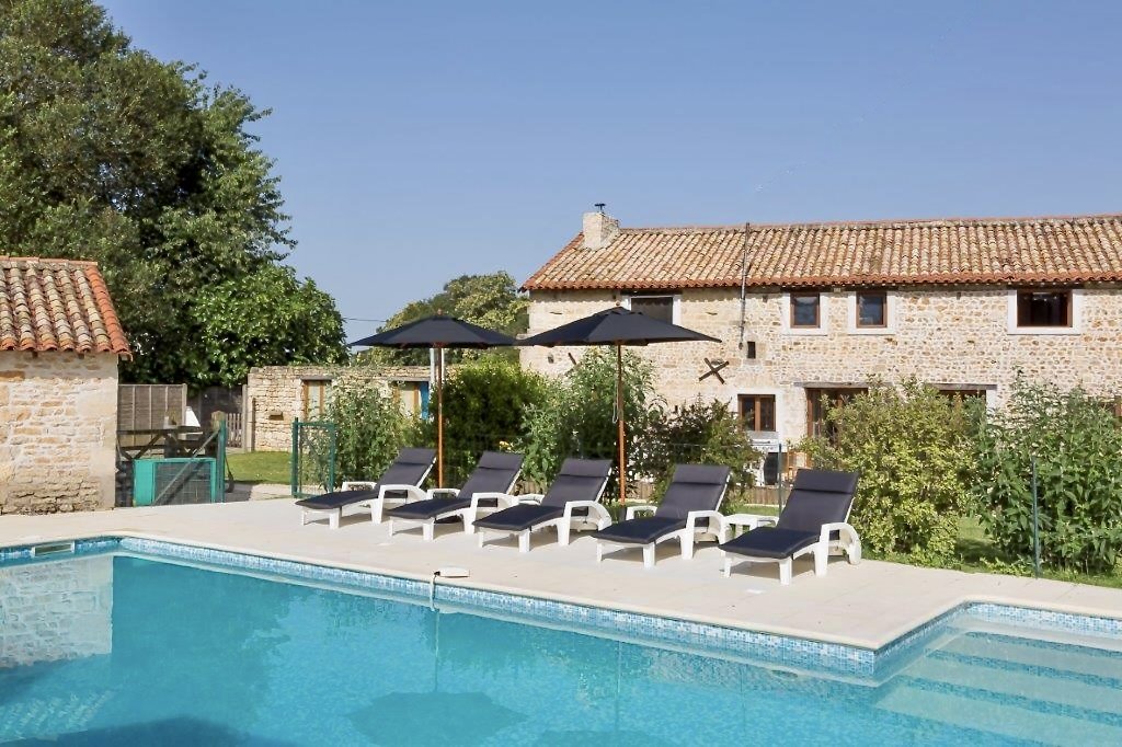 17 bedroom maison de village in Les Alleuds, Deux-Sèvres, France